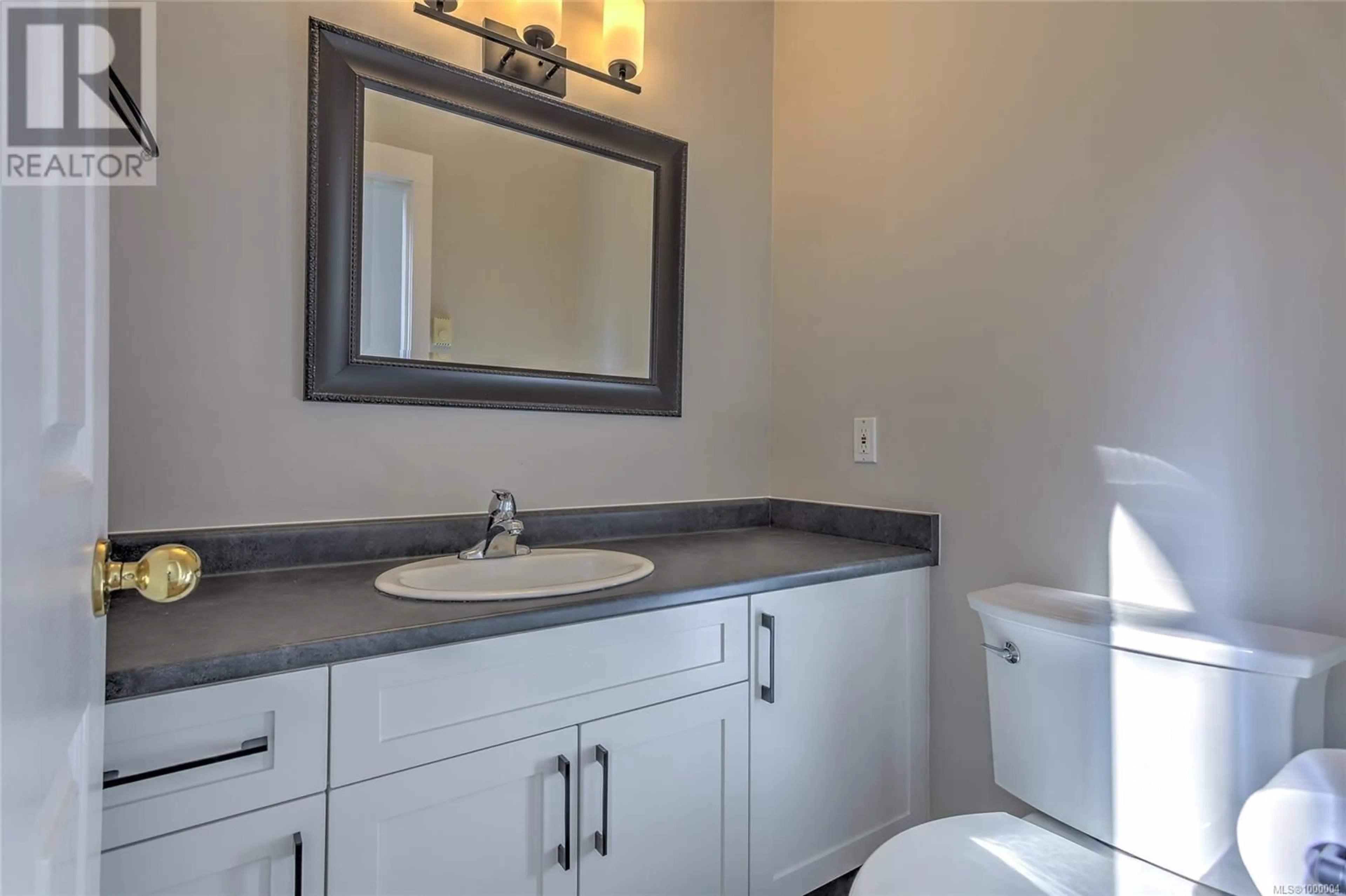 Standard bathroom, ceramic/tile floor for 9825/9827 CHEMAINUS ROAD, Chemainus British Columbia V0R1K1