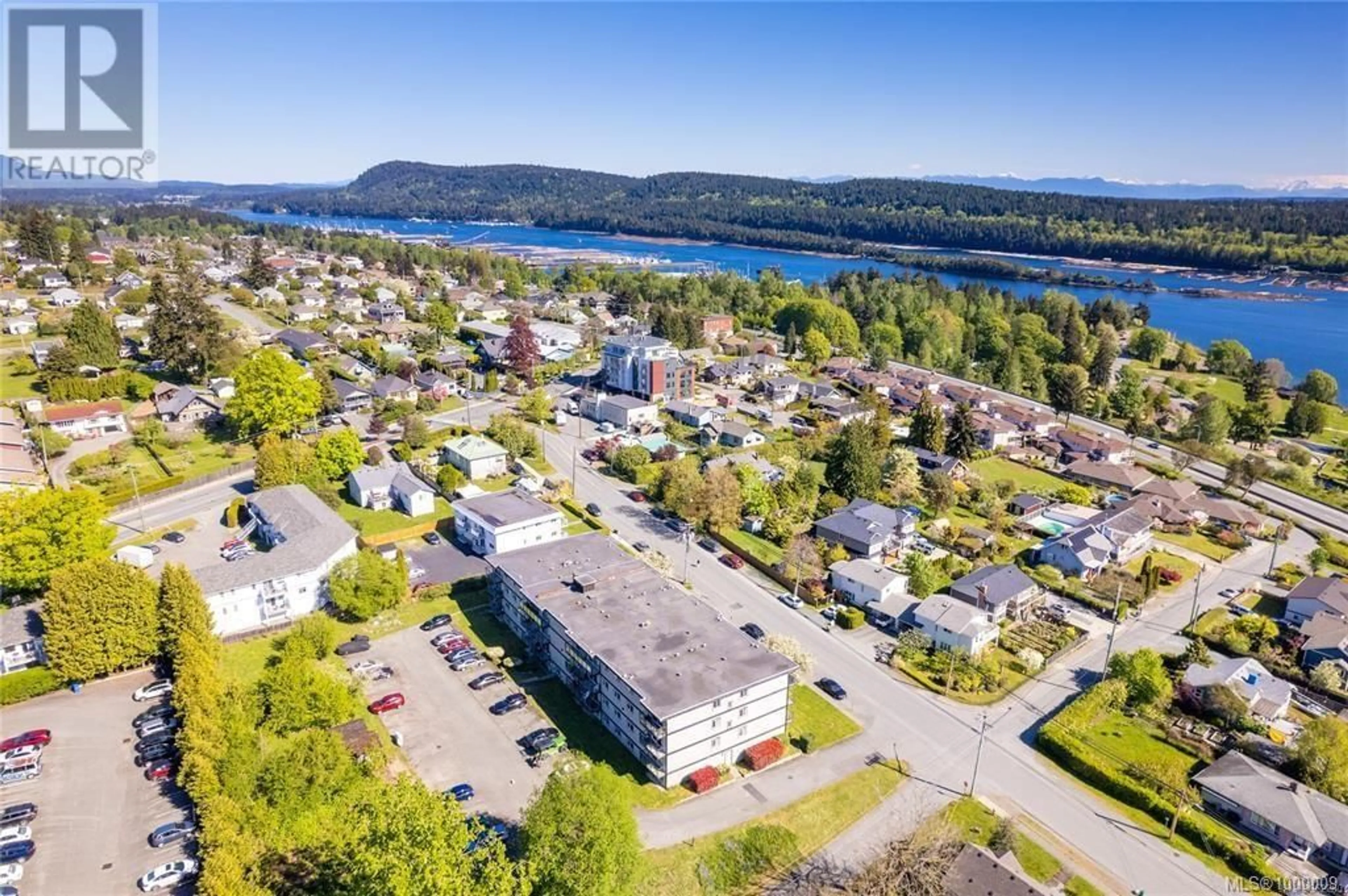 A pic from outside/outdoor area/front of a property/back of a property/a pic from drone, water/lake/river/ocean view for 405 - 218 BAYVIEW AVENUE, Ladysmith British Columbia V9G1S9