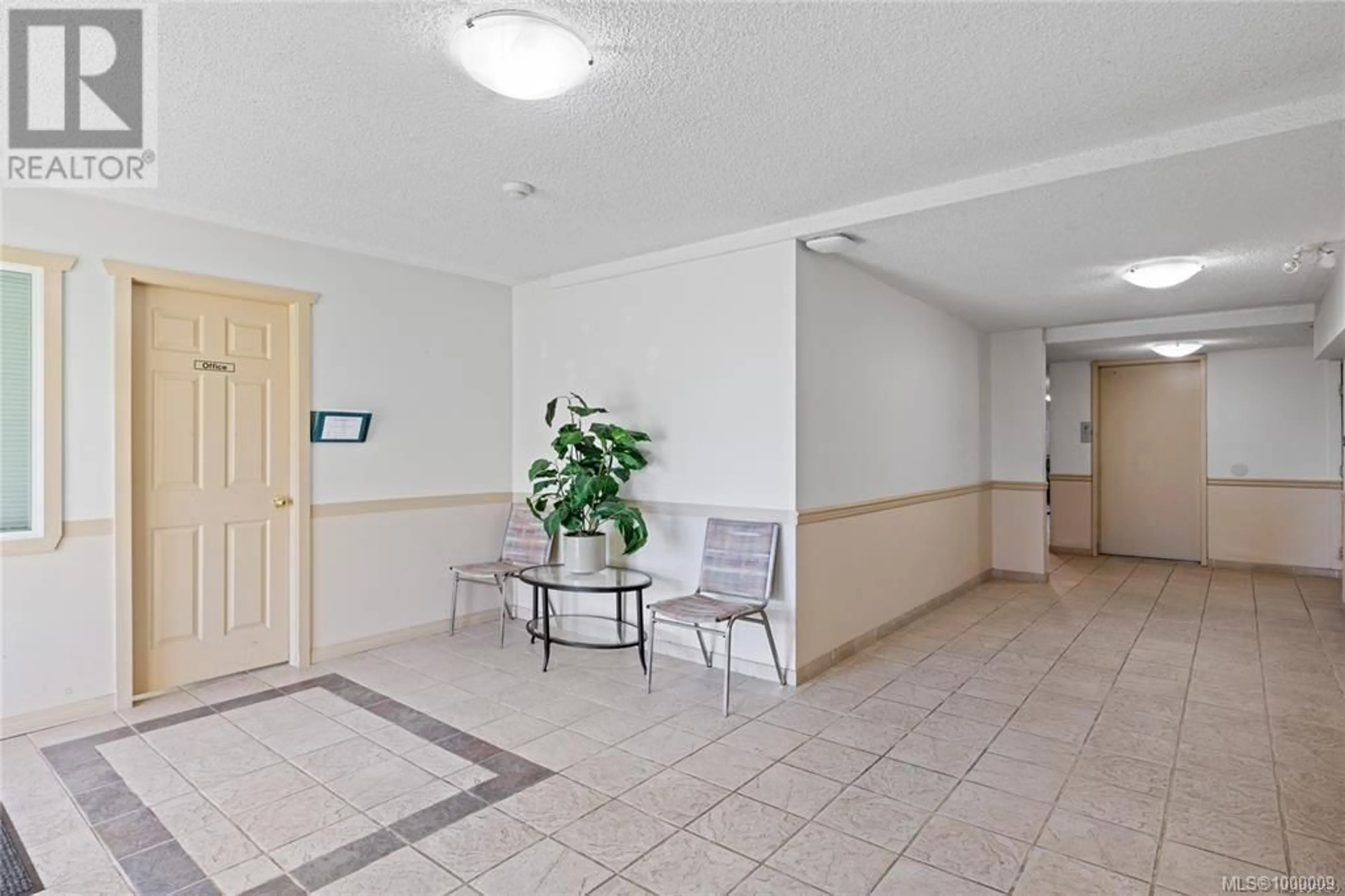 Indoor foyer for 405 - 218 BAYVIEW AVENUE, Ladysmith British Columbia V9G1S9