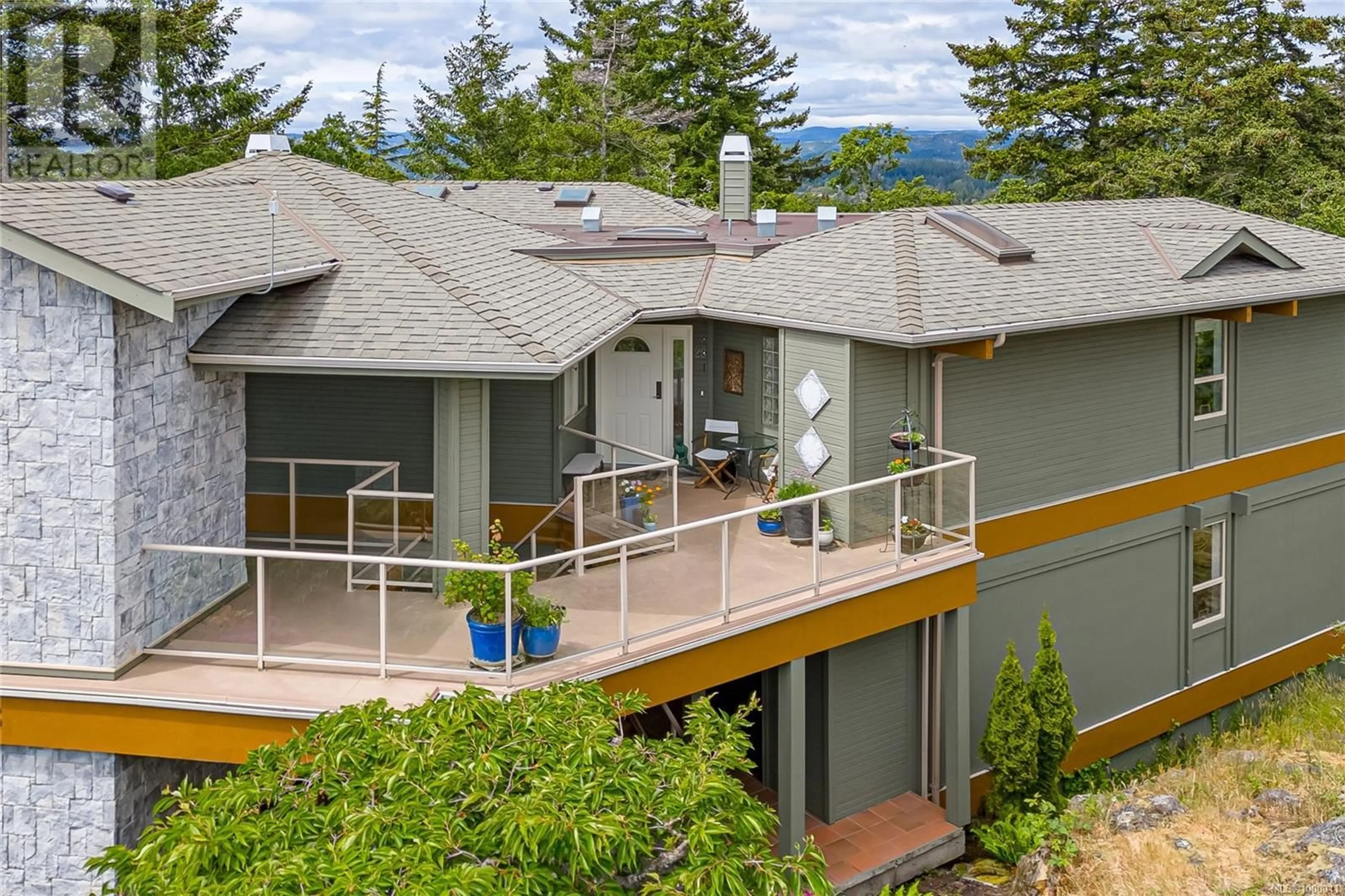 A pic from outside/outdoor area/front of a property/back of a property/a pic from drone, water/lake/river/ocean view for 28 - 4305 MALTWOOD LANE, Saanich British Columbia V8X5G9