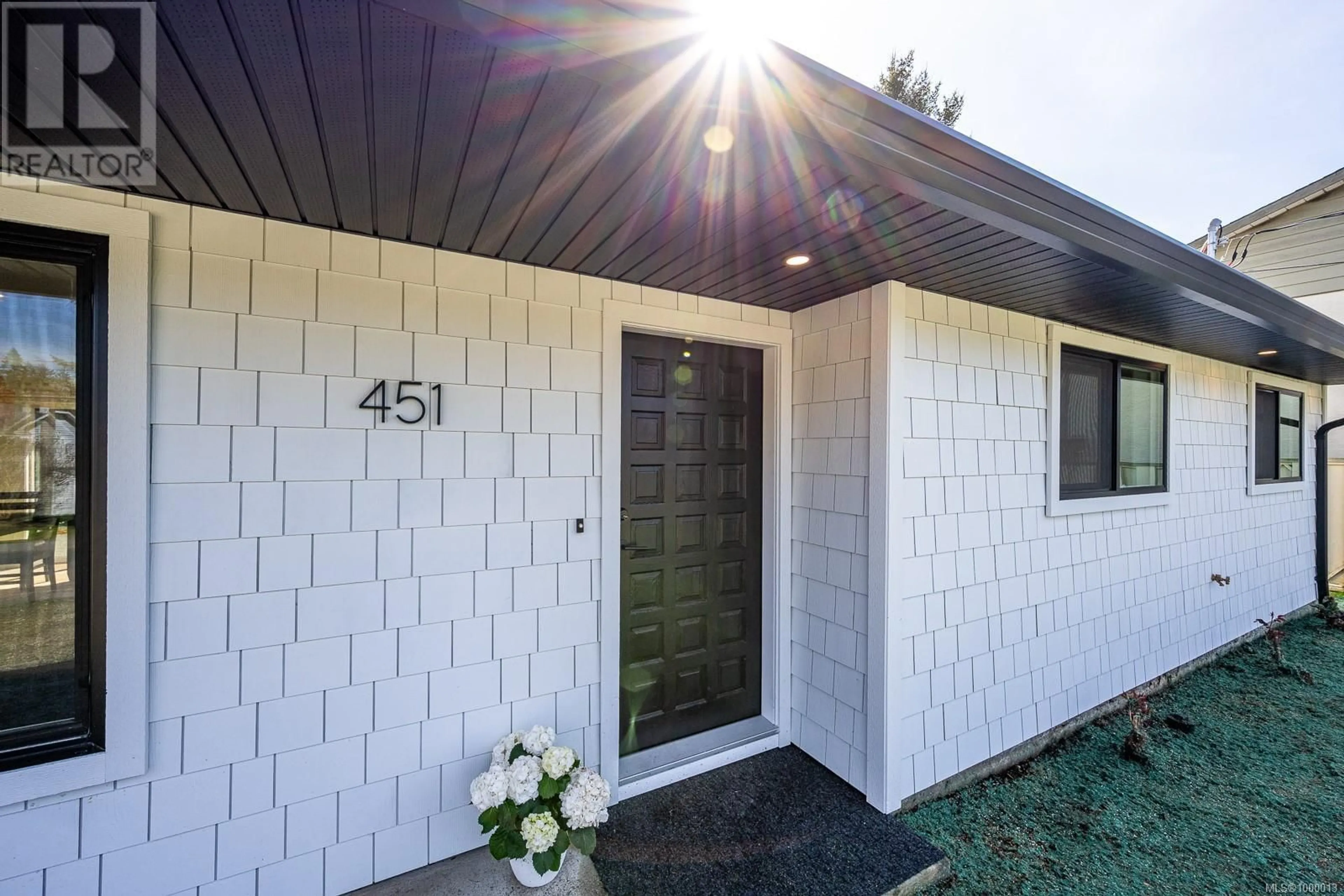 Home with vinyl exterior material, street for 451 MCPHEDRAN STREET SOUTH, Campbell River British Columbia V9W6S5