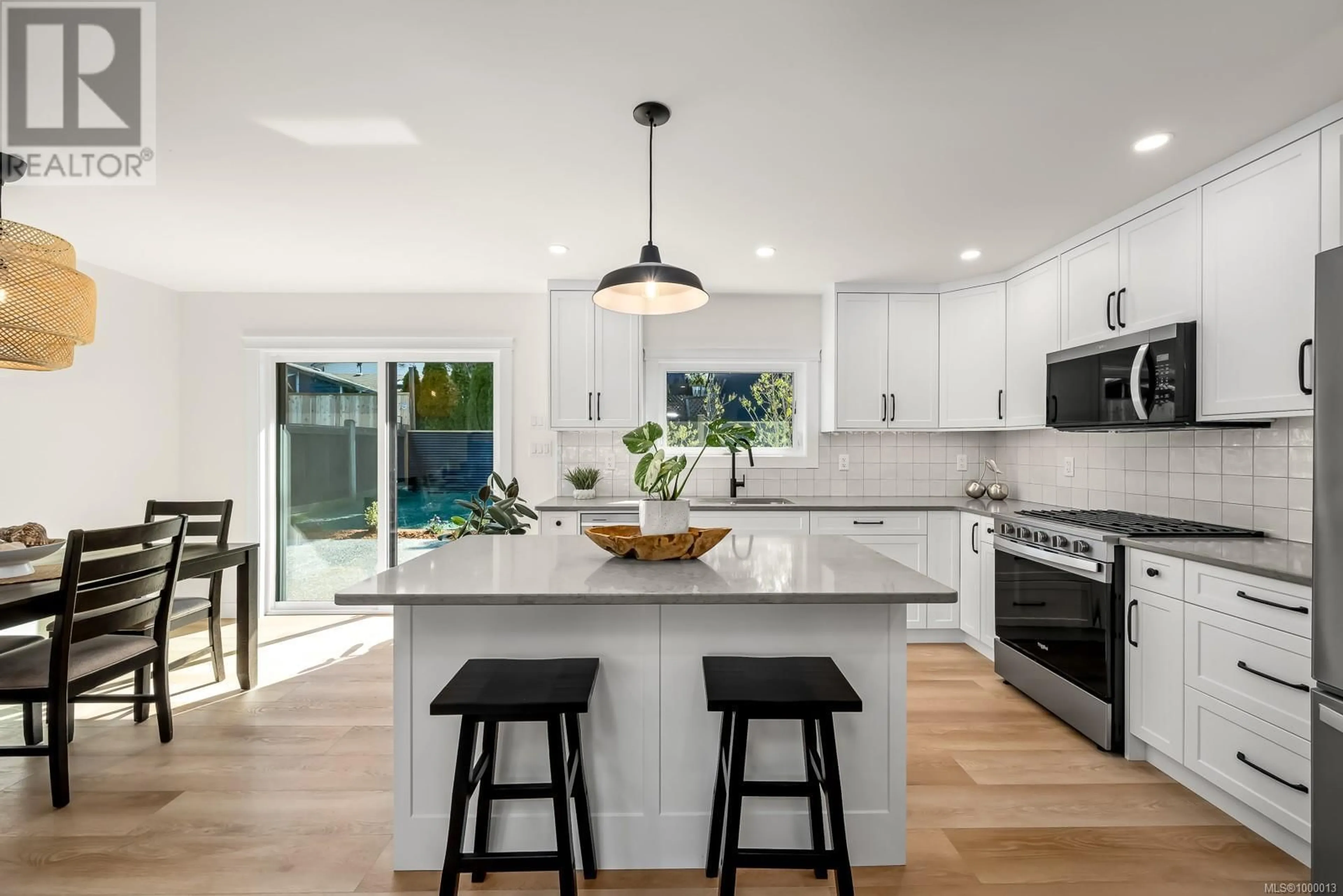 Open concept kitchen, ceramic/tile floor for 451 MCPHEDRAN STREET SOUTH, Campbell River British Columbia V9W6S5