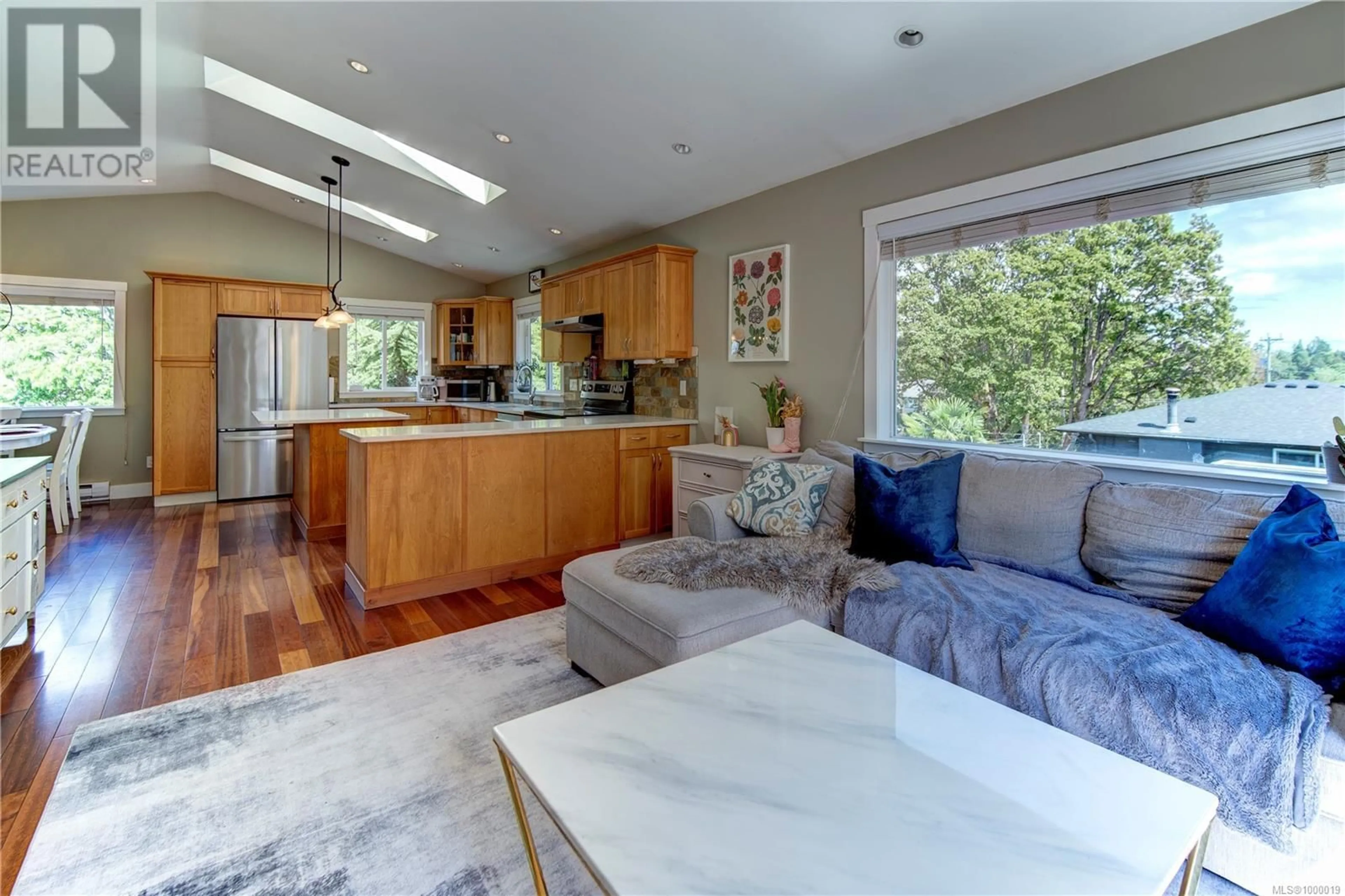 Open concept kitchen, unknown for 1063 CHESTERFIELD ROAD, Saanich British Columbia V8Z2T9