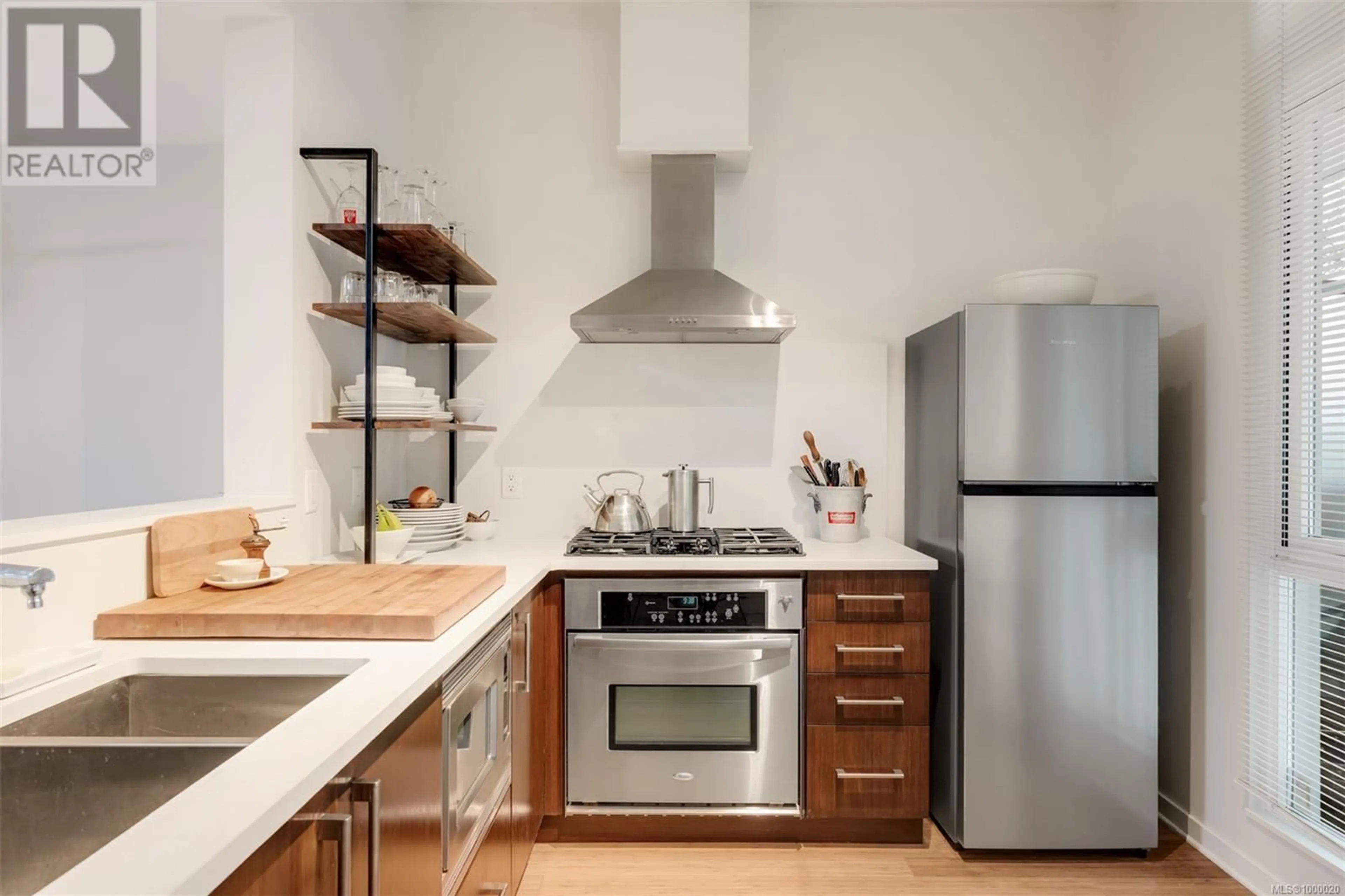 Standard kitchen, unknown for 111 - 379 TYEE ROAD, Victoria British Columbia V9A0B4