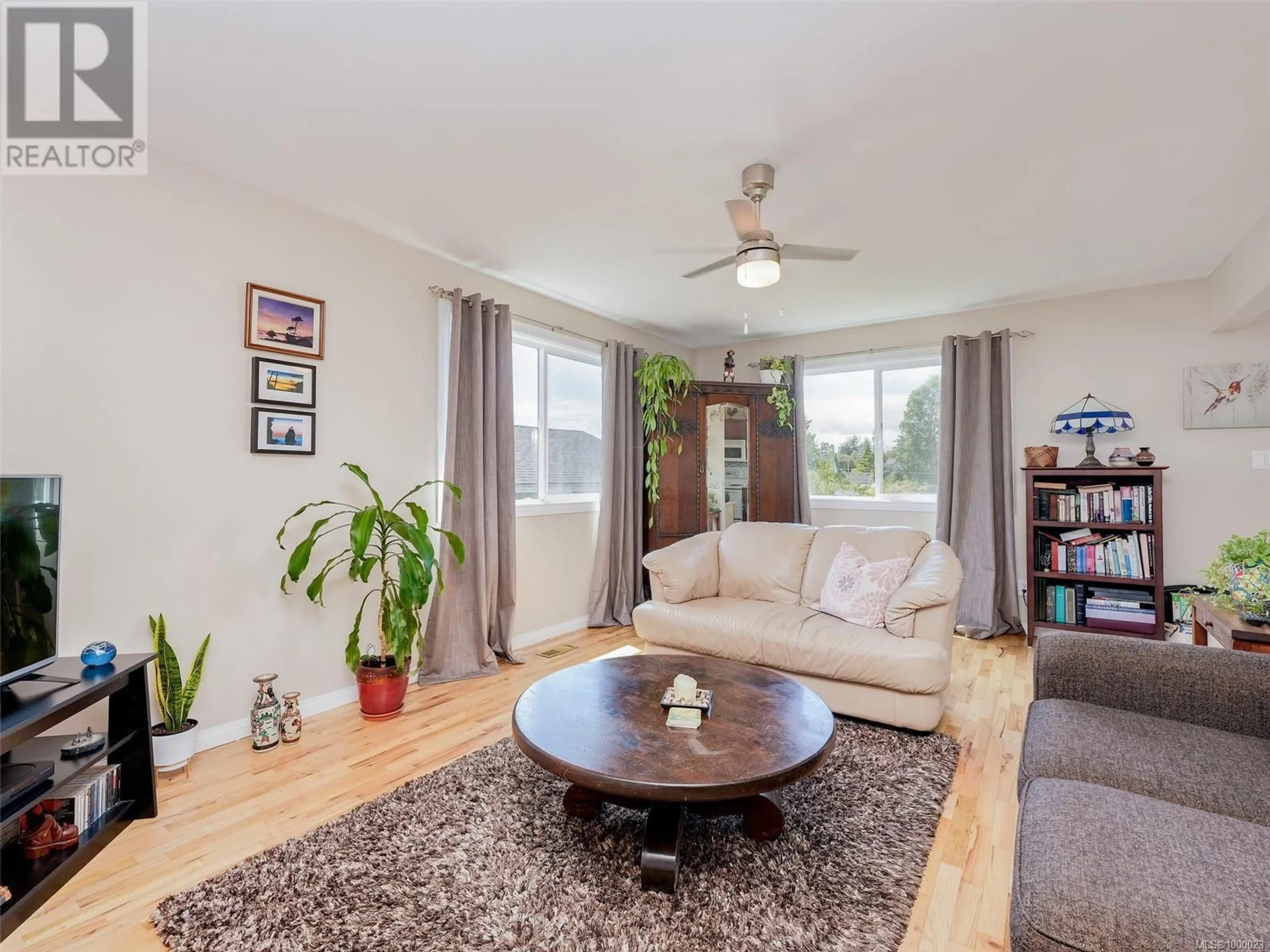 Living room with furniture, wood/laminate floor for 716 FRONT STREET, Victoria British Columbia V9A3Y4