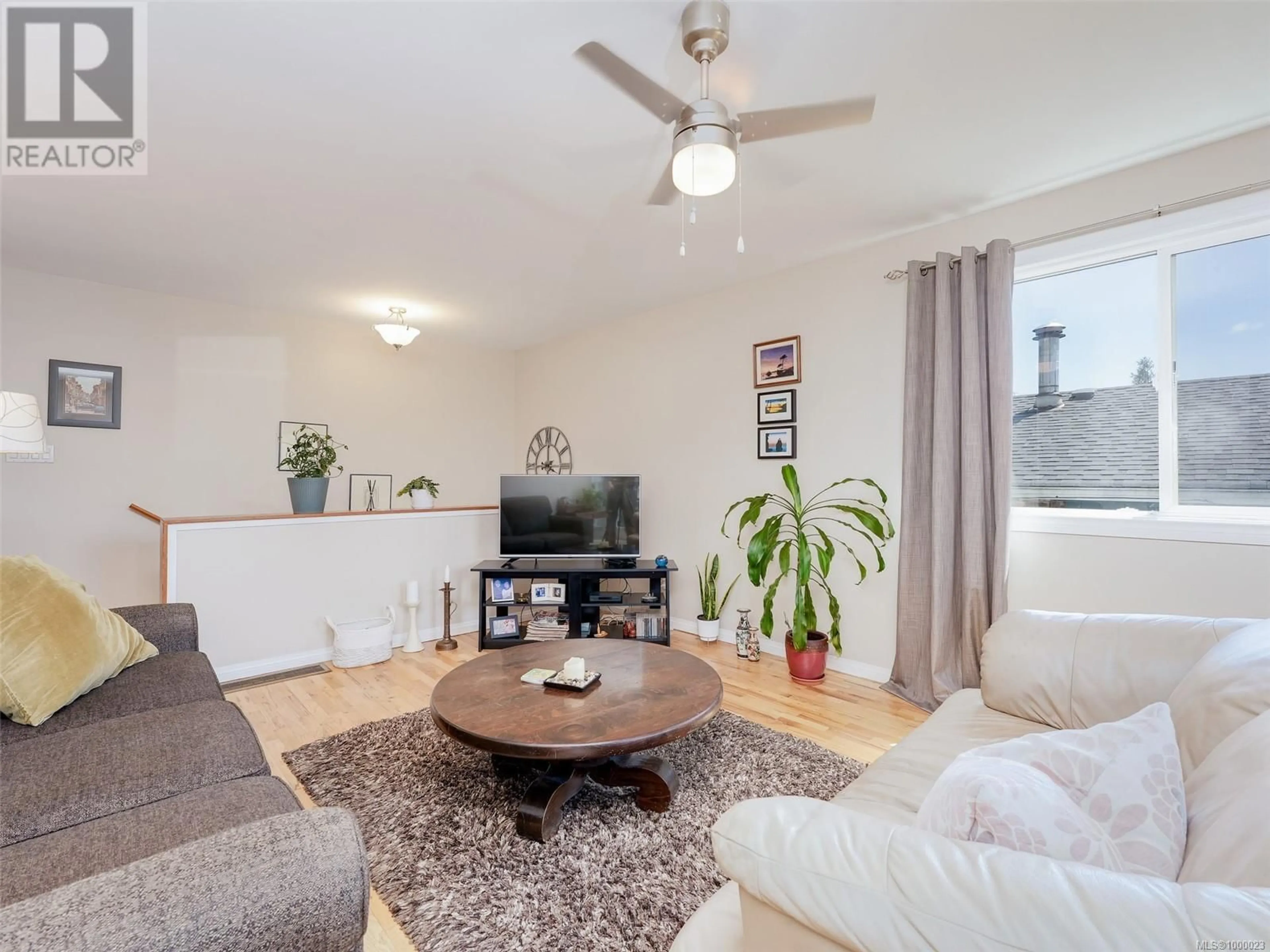 Living room with furniture, unknown for 716 FRONT STREET, Victoria British Columbia V9A3Y4