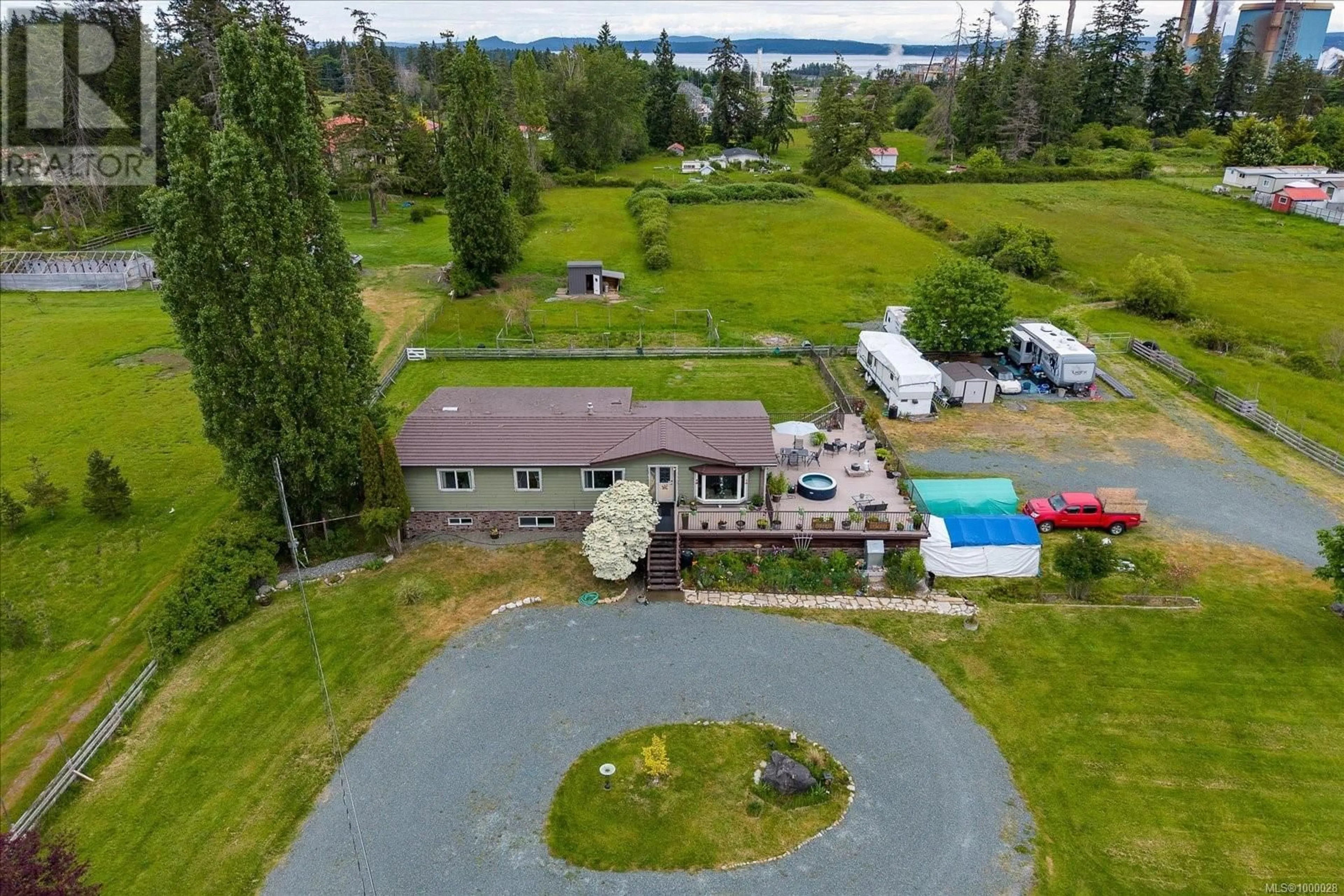 A pic from outside/outdoor area/front of a property/back of a property/a pic from drone, water/lake/river/ocean view for 1777 CECIL STREET, Crofton British Columbia V0R1R0