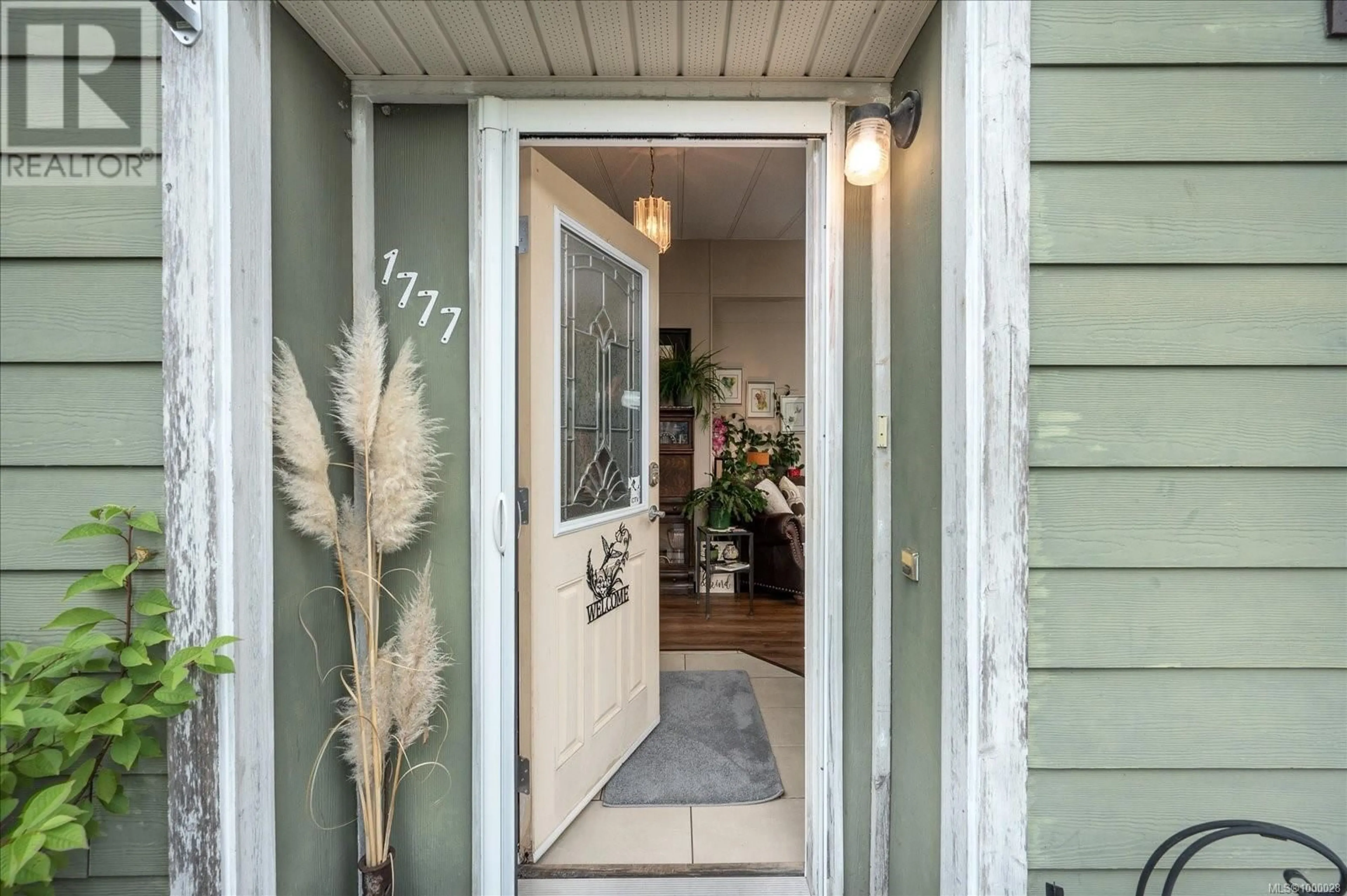 Indoor entryway for 1777 CECIL STREET, Crofton British Columbia V0R1R0