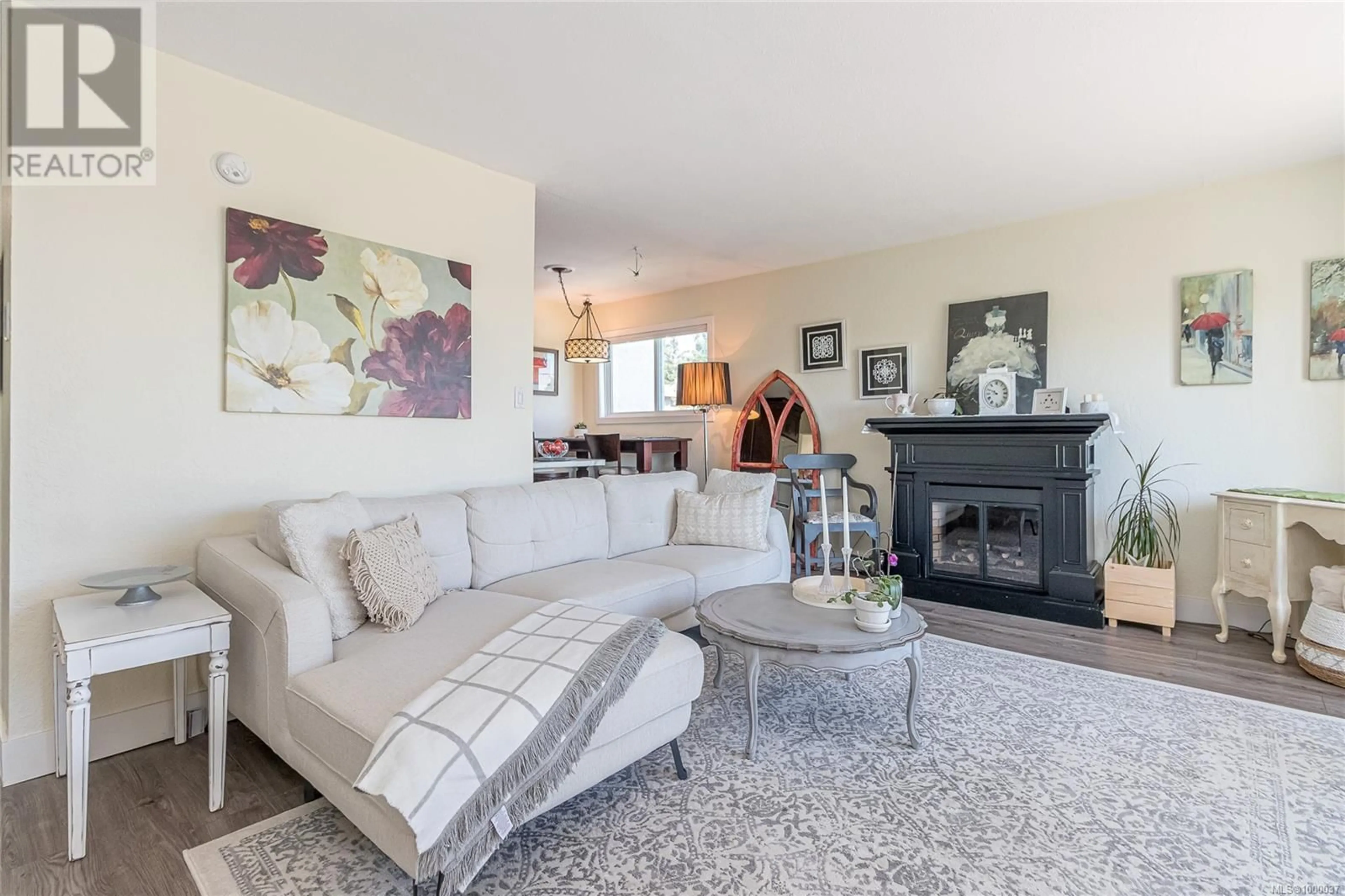 Living room with furniture, unknown for 302 - 3040 PINE STREET, Chemainus British Columbia V0R1K1