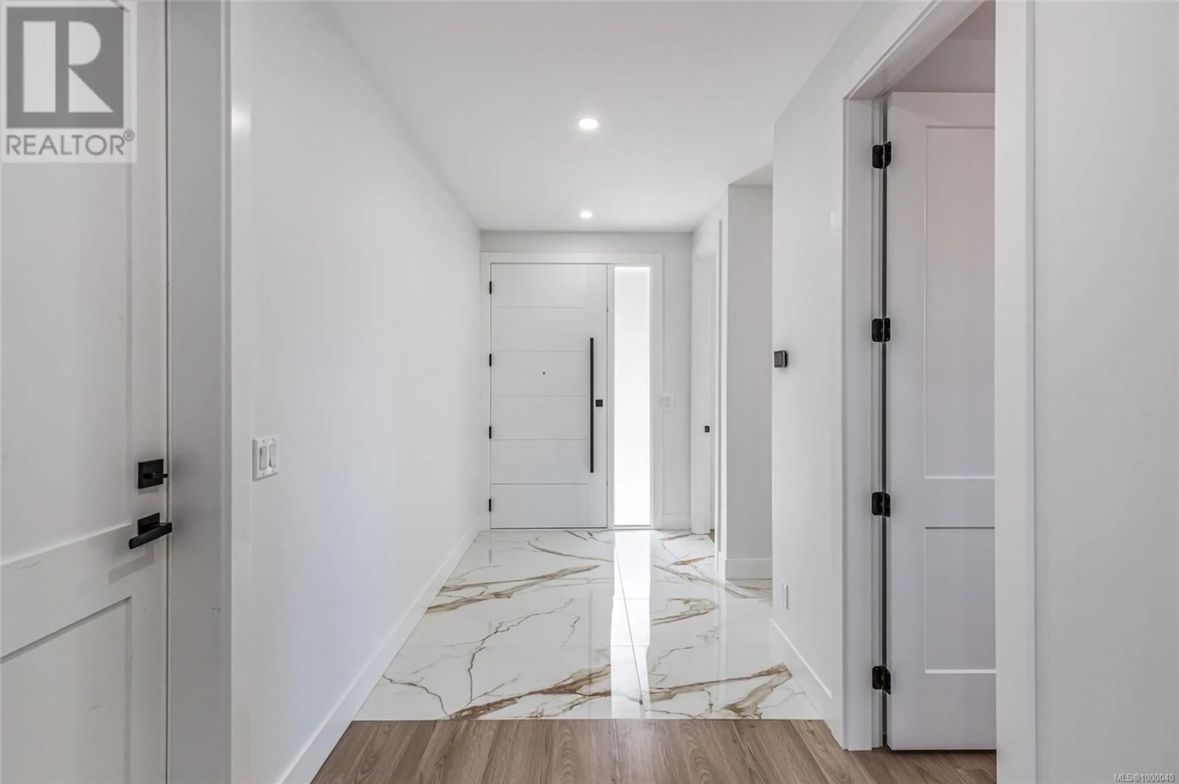 Indoor entryway for 4408 GULFVIEW DRIVE, Nanaimo British Columbia V9T5A9