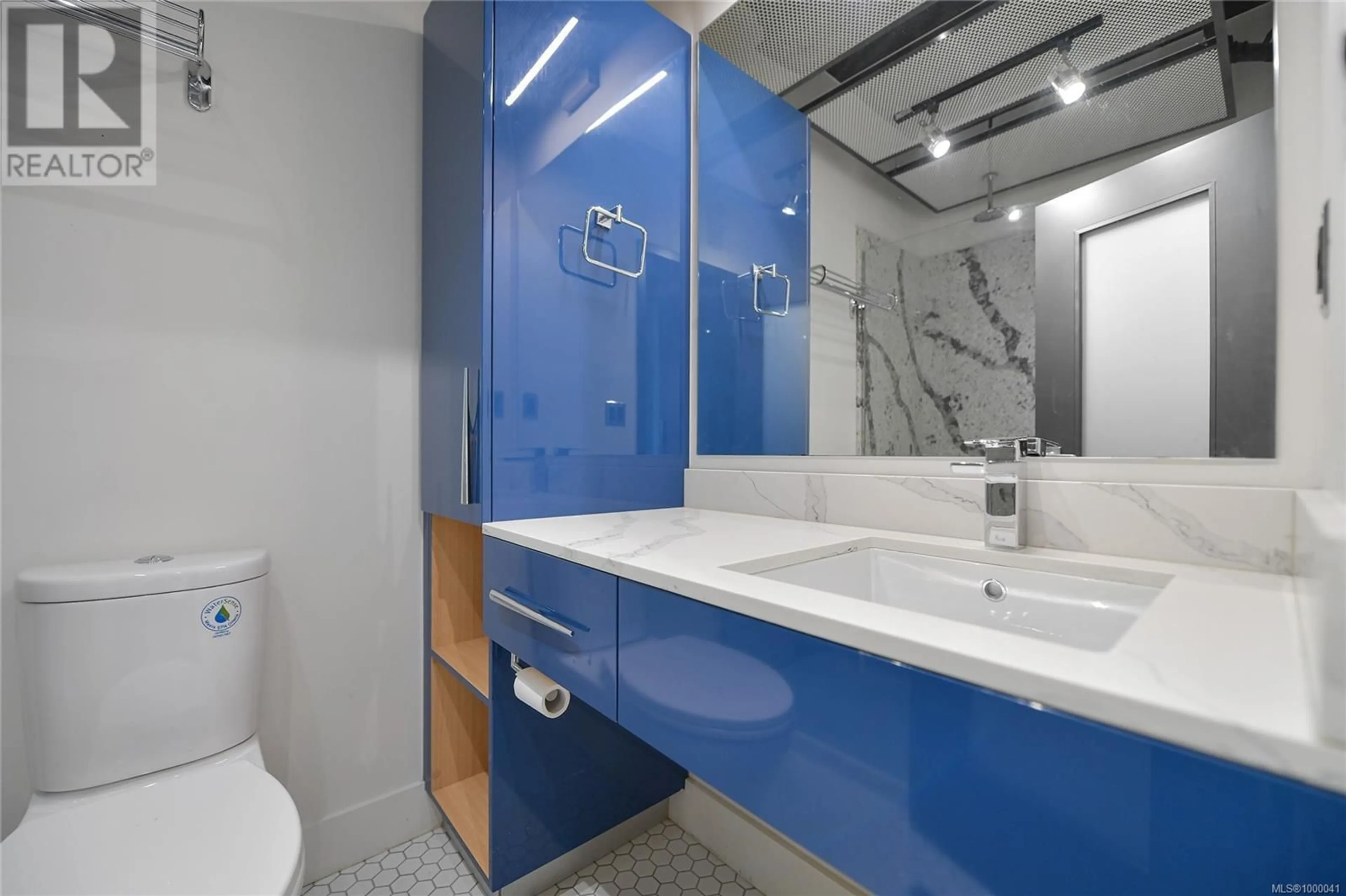 Standard bathroom, ceramic/tile floor for 434 - 1029 VIEW STREET, Victoria British Columbia V8V0C9