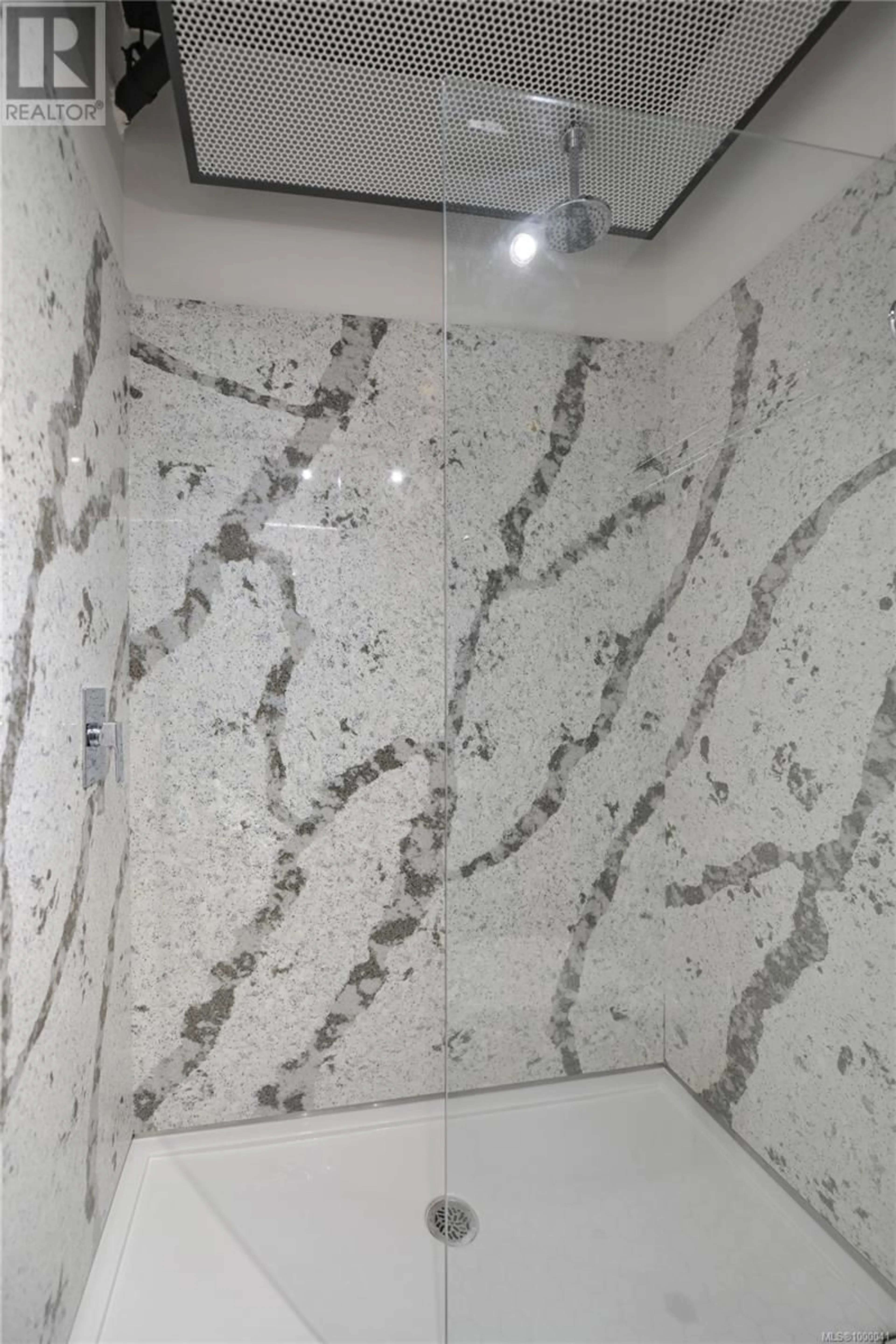 Contemporary bathroom, ceramic/tile floor for 434 - 1029 VIEW STREET, Victoria British Columbia V8V0C9