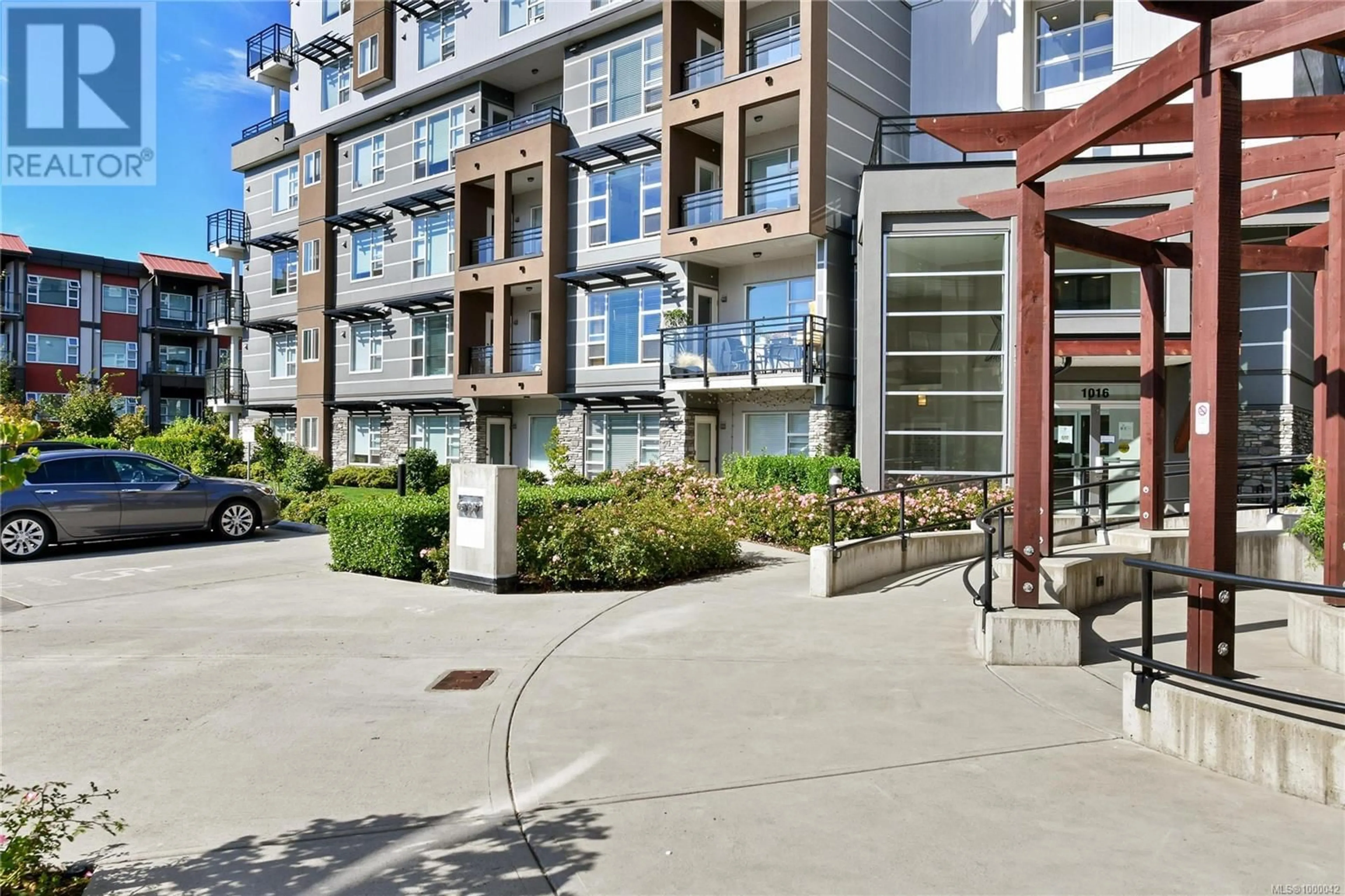 Patio, street for 302 - 1016 INVERNESS ROAD, Saanich British Columbia V8X2S1