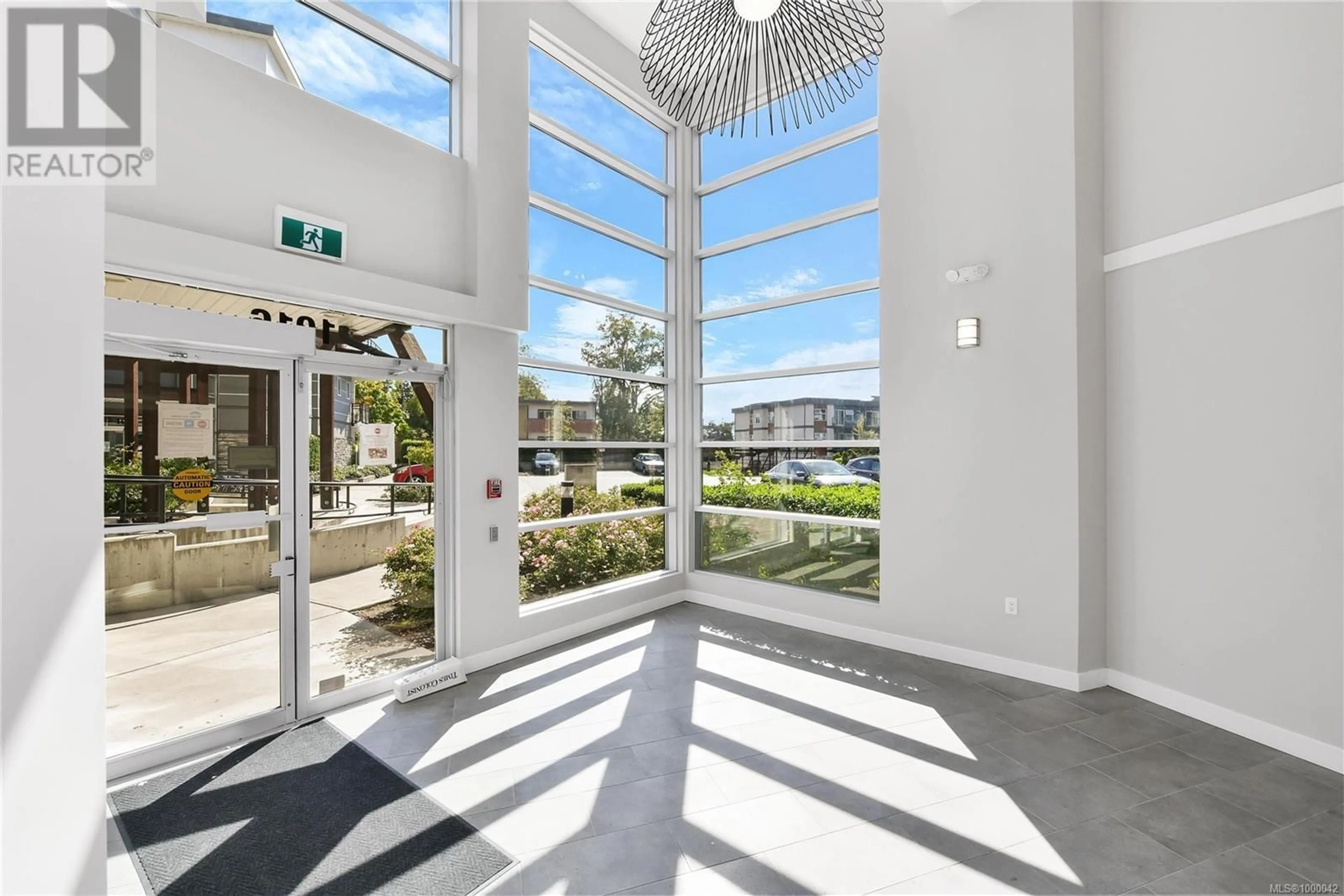 Indoor foyer for 302 - 1016 INVERNESS ROAD, Saanich British Columbia V8X2S1