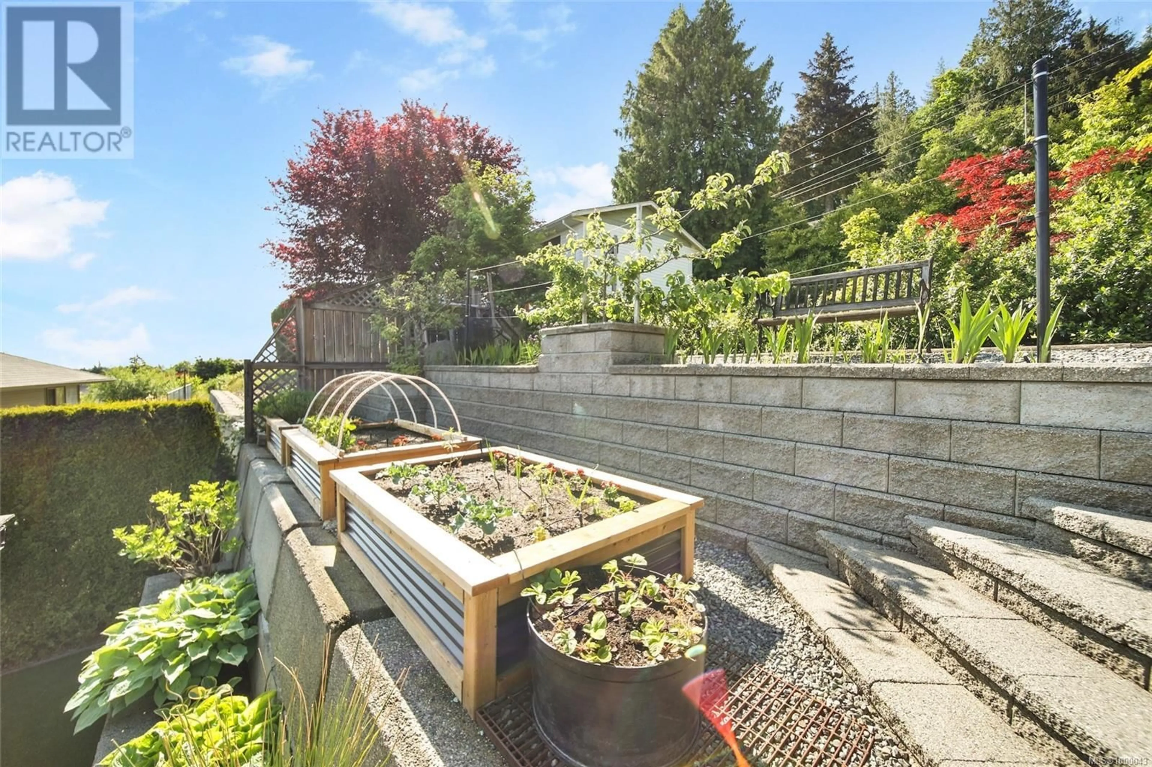 Patio, street for 5248 LAGUNA WAY, Nanaimo British Columbia V9T5L7