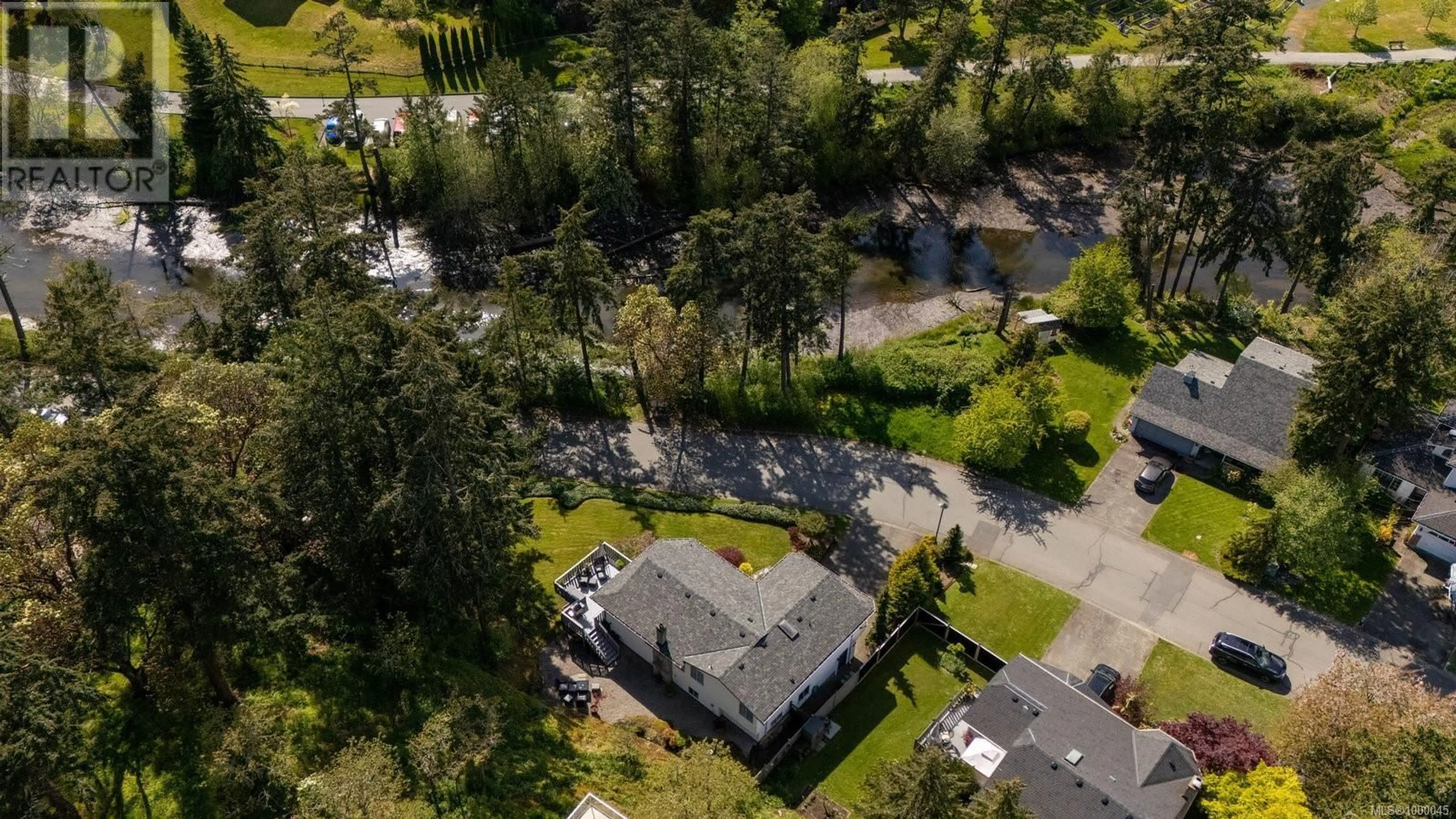 A pic from outside/outdoor area/front of a property/back of a property/a pic from drone, street for 301 GULL ROAD, View Royal British Columbia V9B1L3