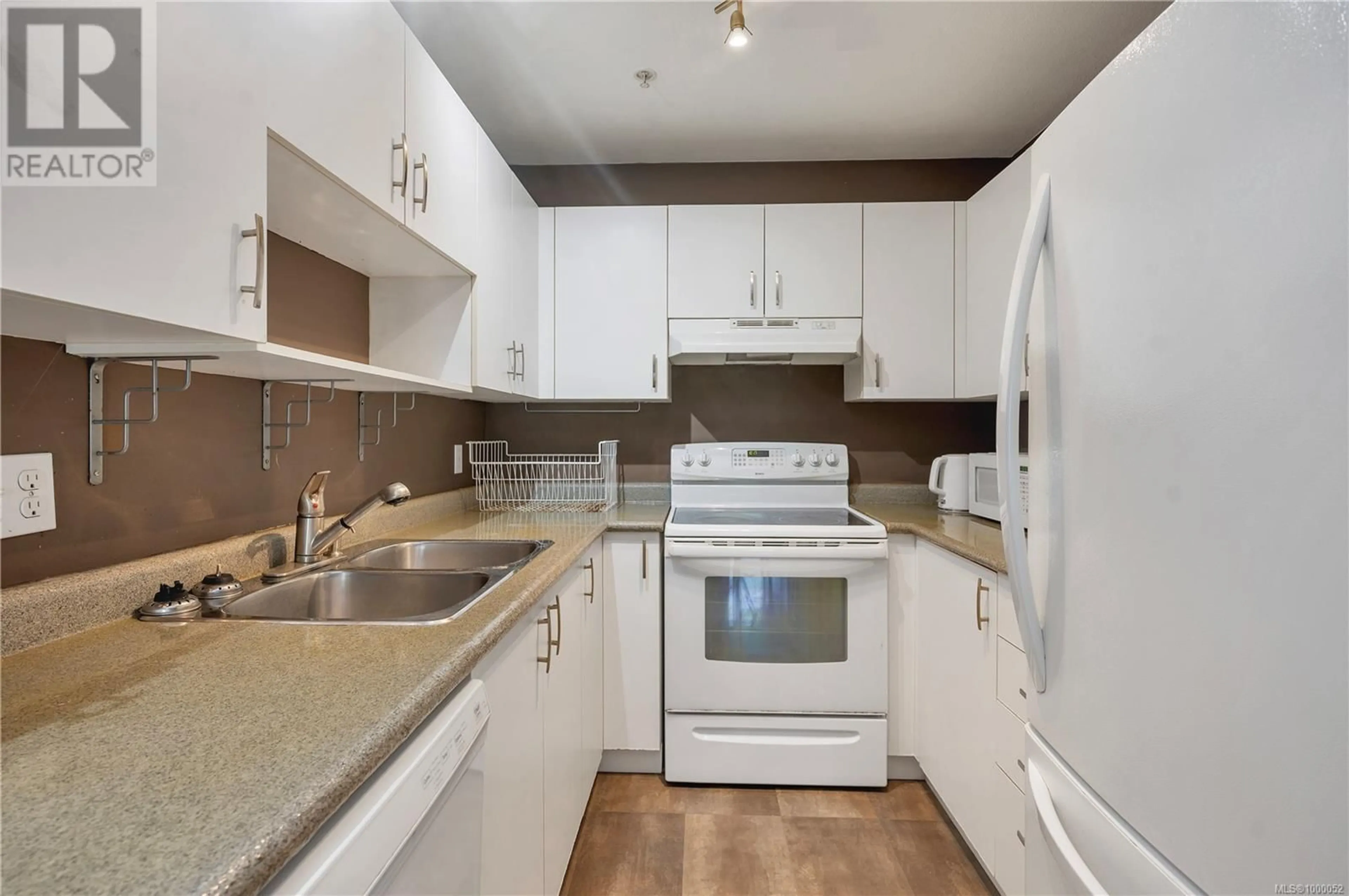 Standard kitchen, unknown for 203 - 262 BIRCH STREET, Campbell River British Columbia V9W2S3