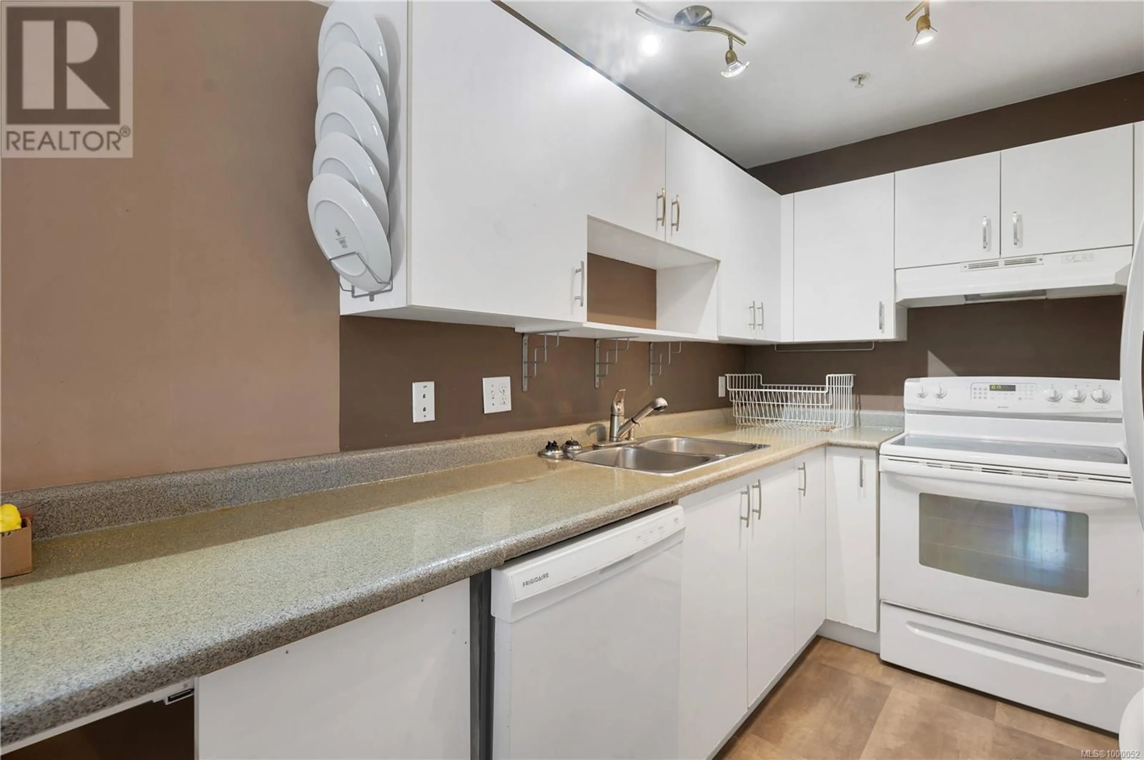 Standard kitchen, unknown for 203 - 262 BIRCH STREET, Campbell River British Columbia V9W2S3