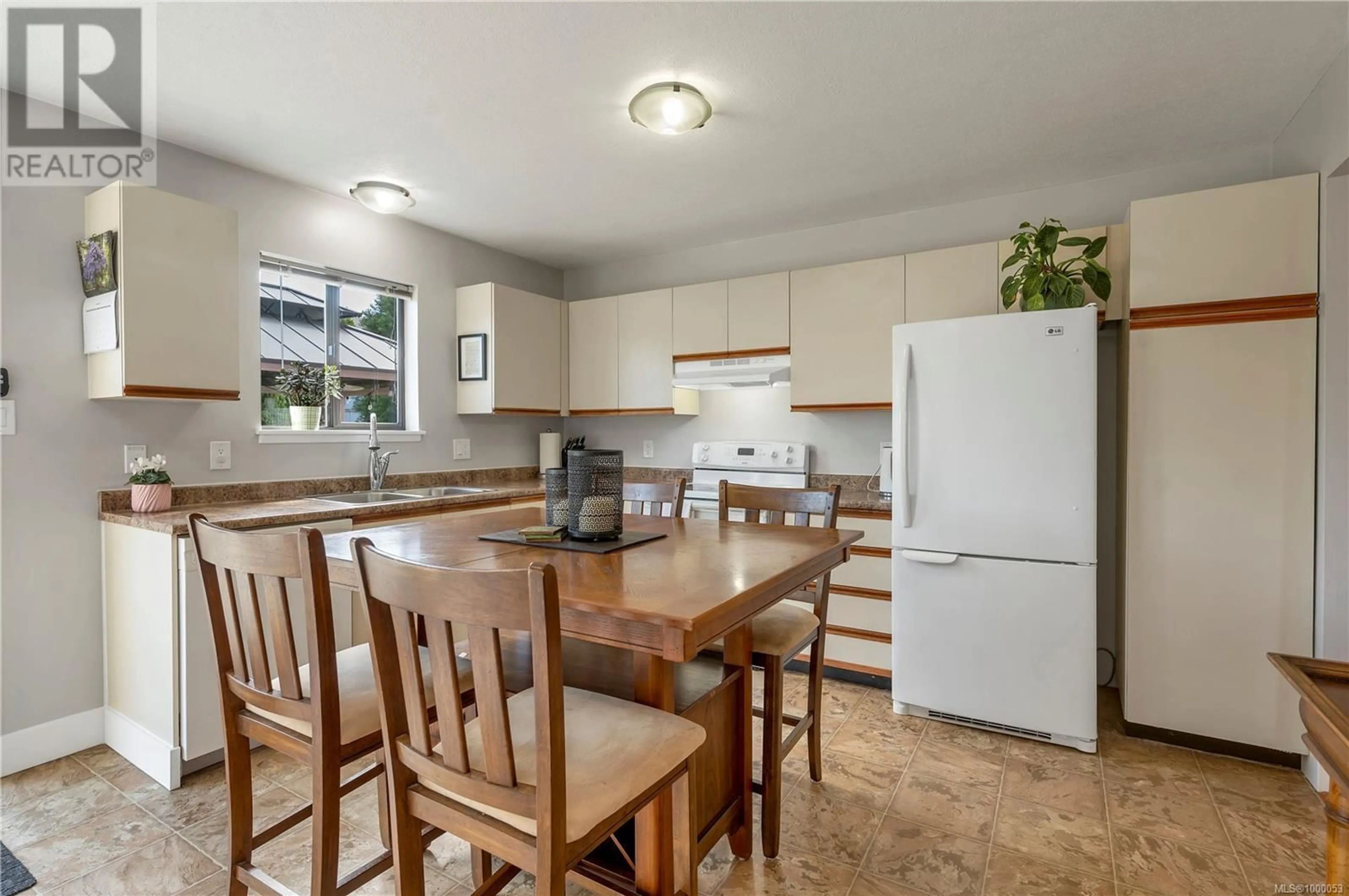 Standard kitchen, unknown for 161 UTAH DRIVE, Campbell River British Columbia V9W7B3
