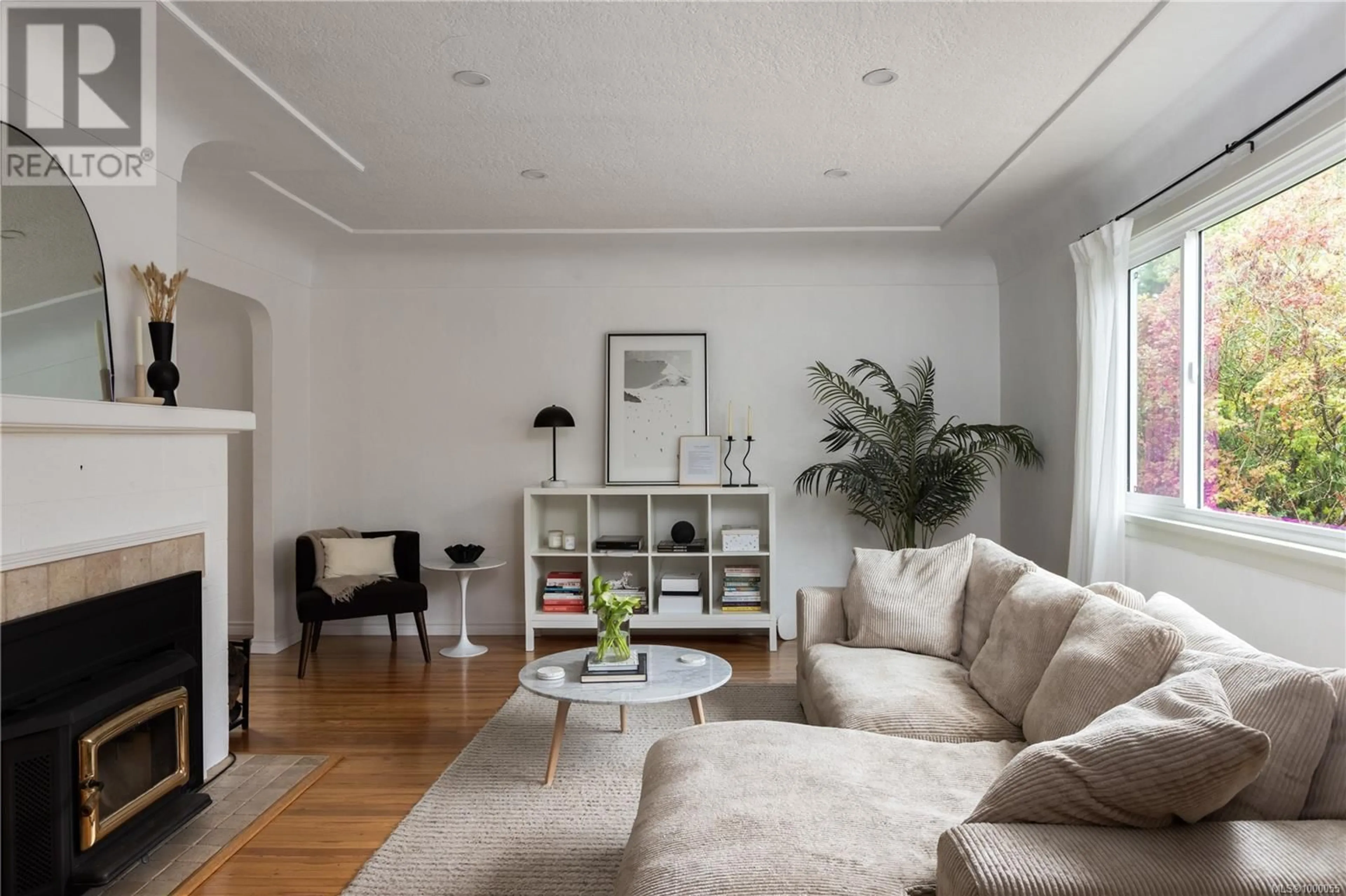 Living room with furniture, unknown for 551 OLIVER STREET, Oak Bay British Columbia V8S4W2