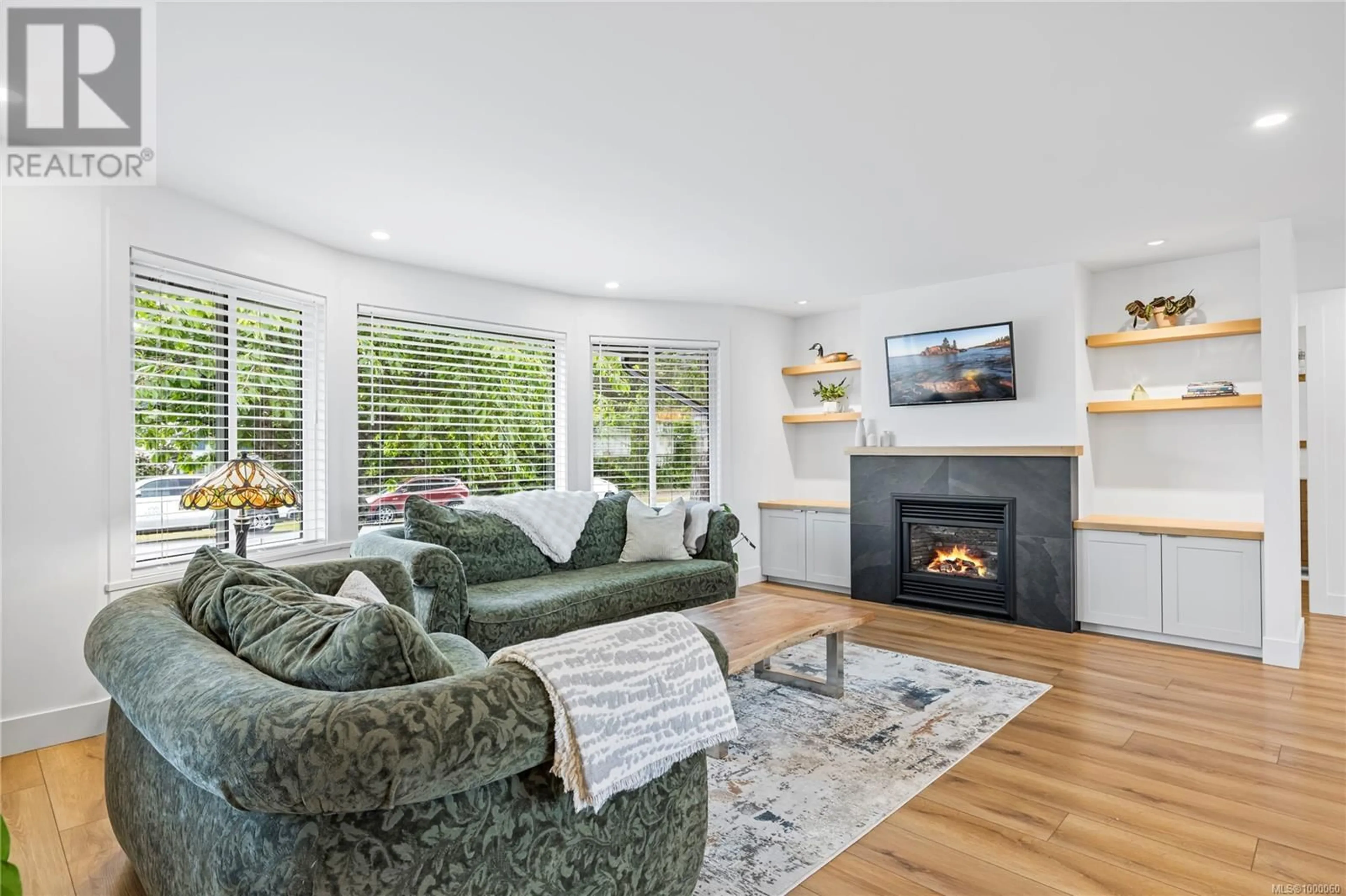 Living room with furniture, unknown for 842 MARINER WAY, Parksville British Columbia V9P1S3