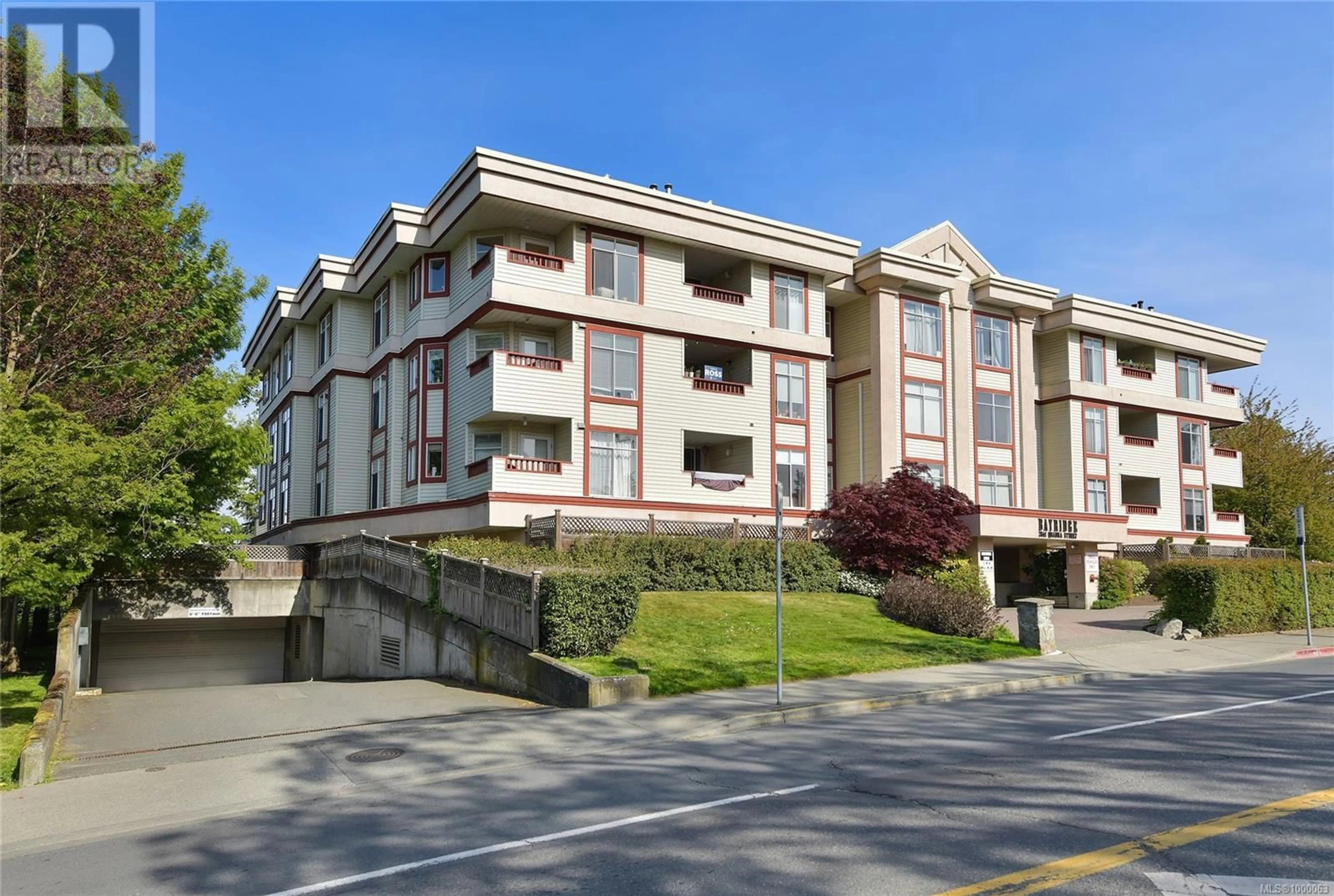Unknown for 305 - 2511 QUADRA STREET, Victoria British Columbia V8T4E1