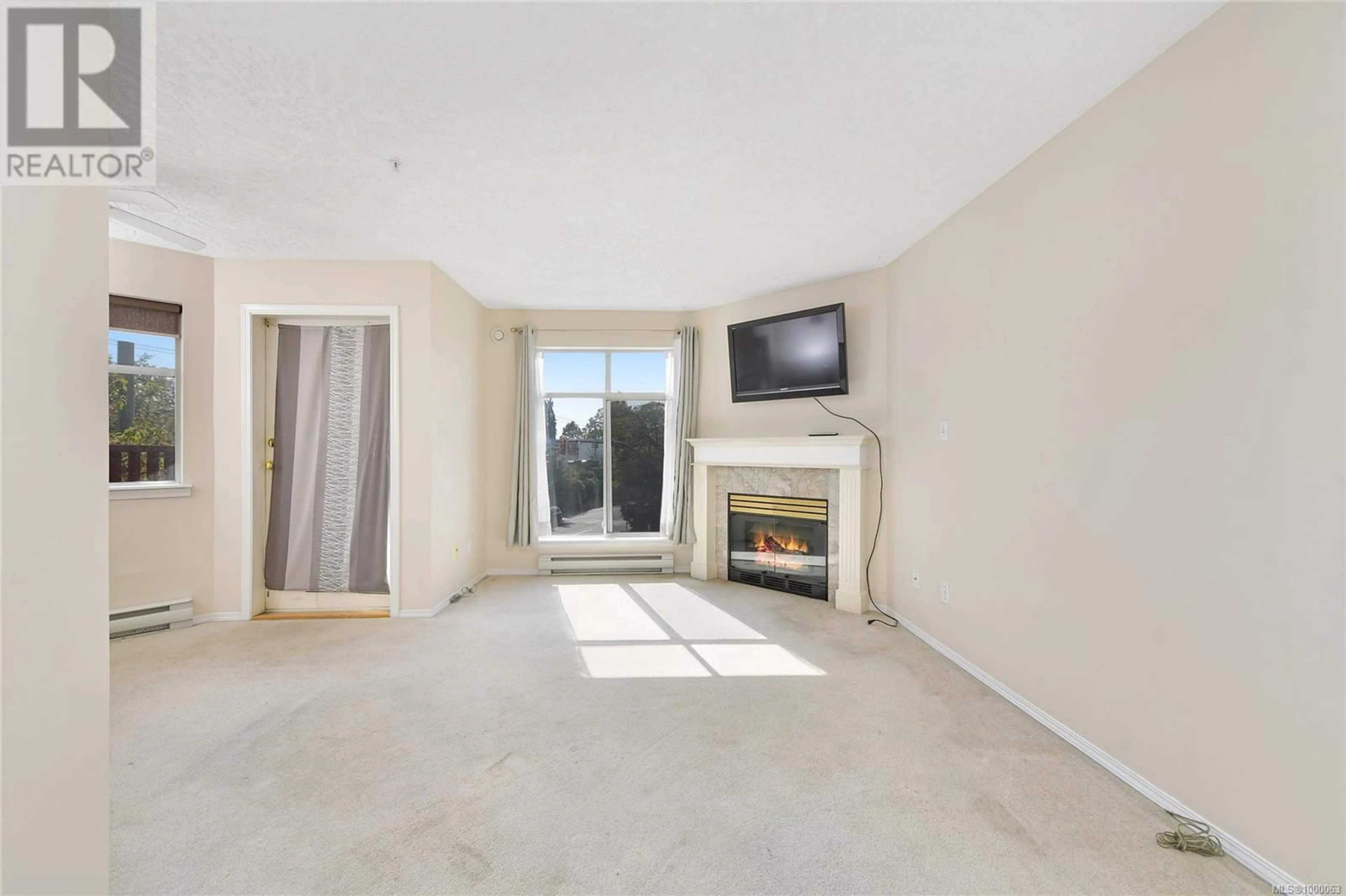 A pic of a room for 305 - 2511 QUADRA STREET, Victoria British Columbia V8T4E1