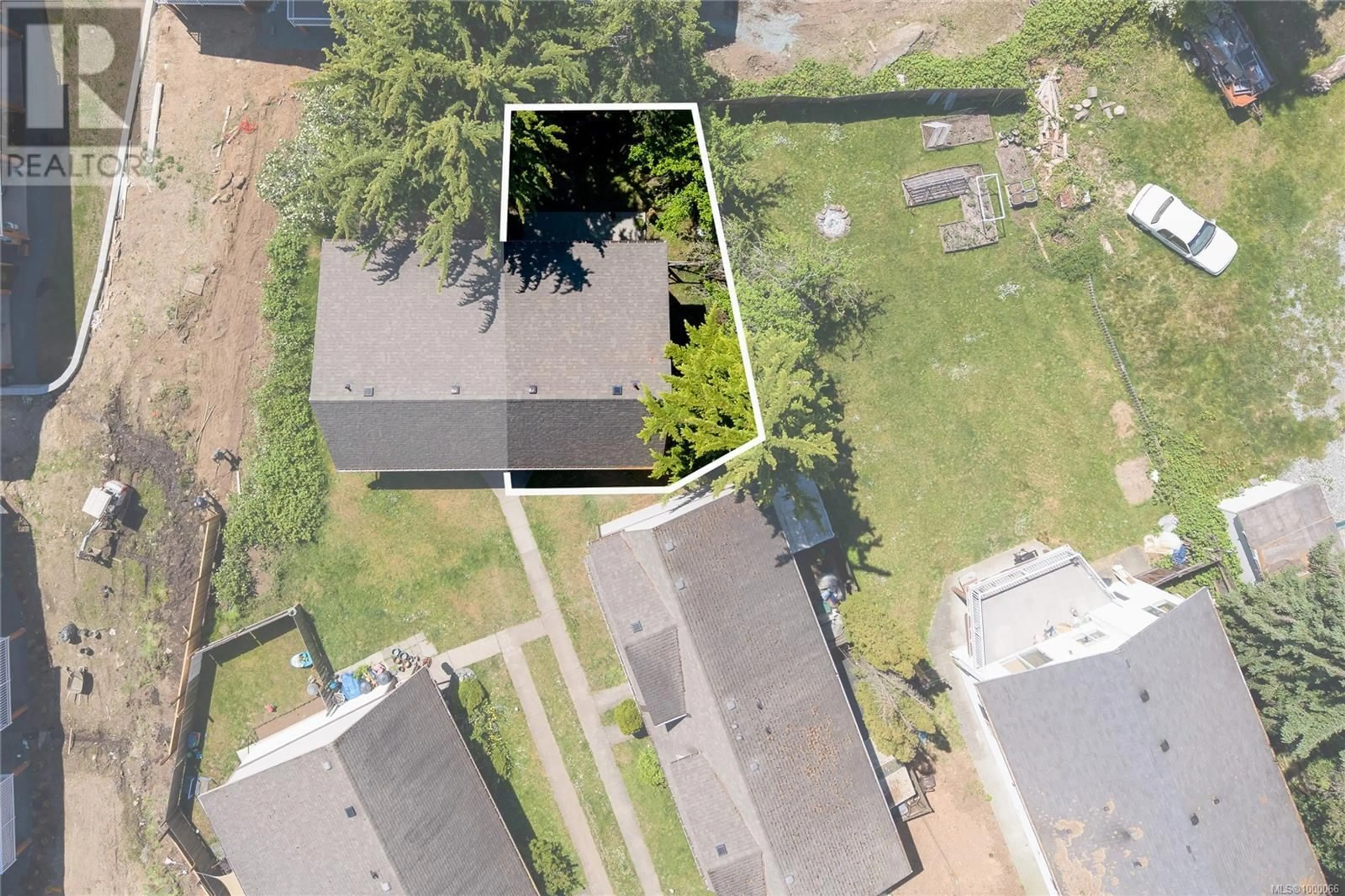 A pic from outside/outdoor area/front of a property/back of a property/a pic from drone, street for 6 - 1637 BOWEN ROAD, Nanaimo British Columbia V9S1G7