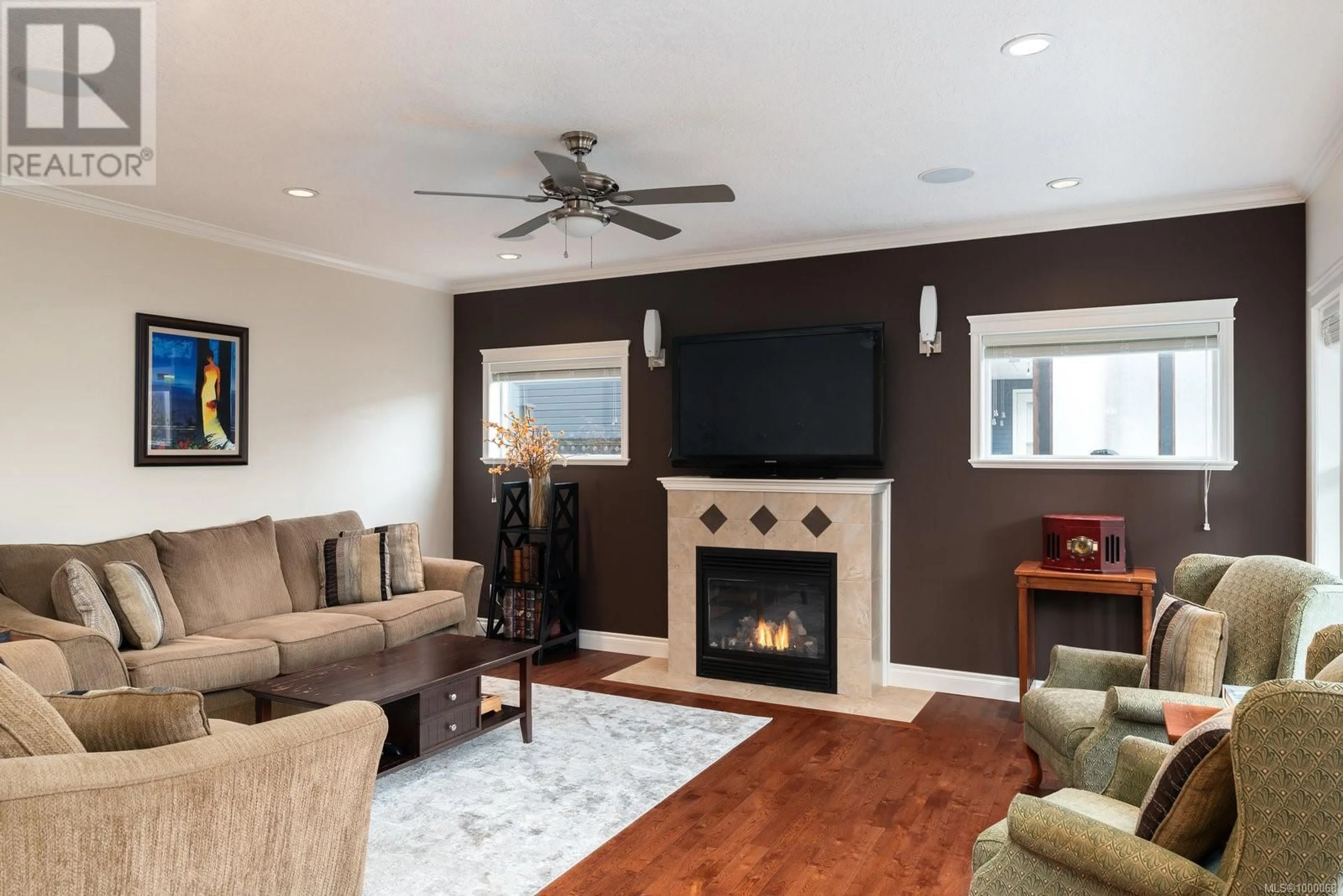 Living room with furniture, wood/laminate floor for 5173 LOCHSIDE DRIVE, Saanich British Columbia V8Y2G4