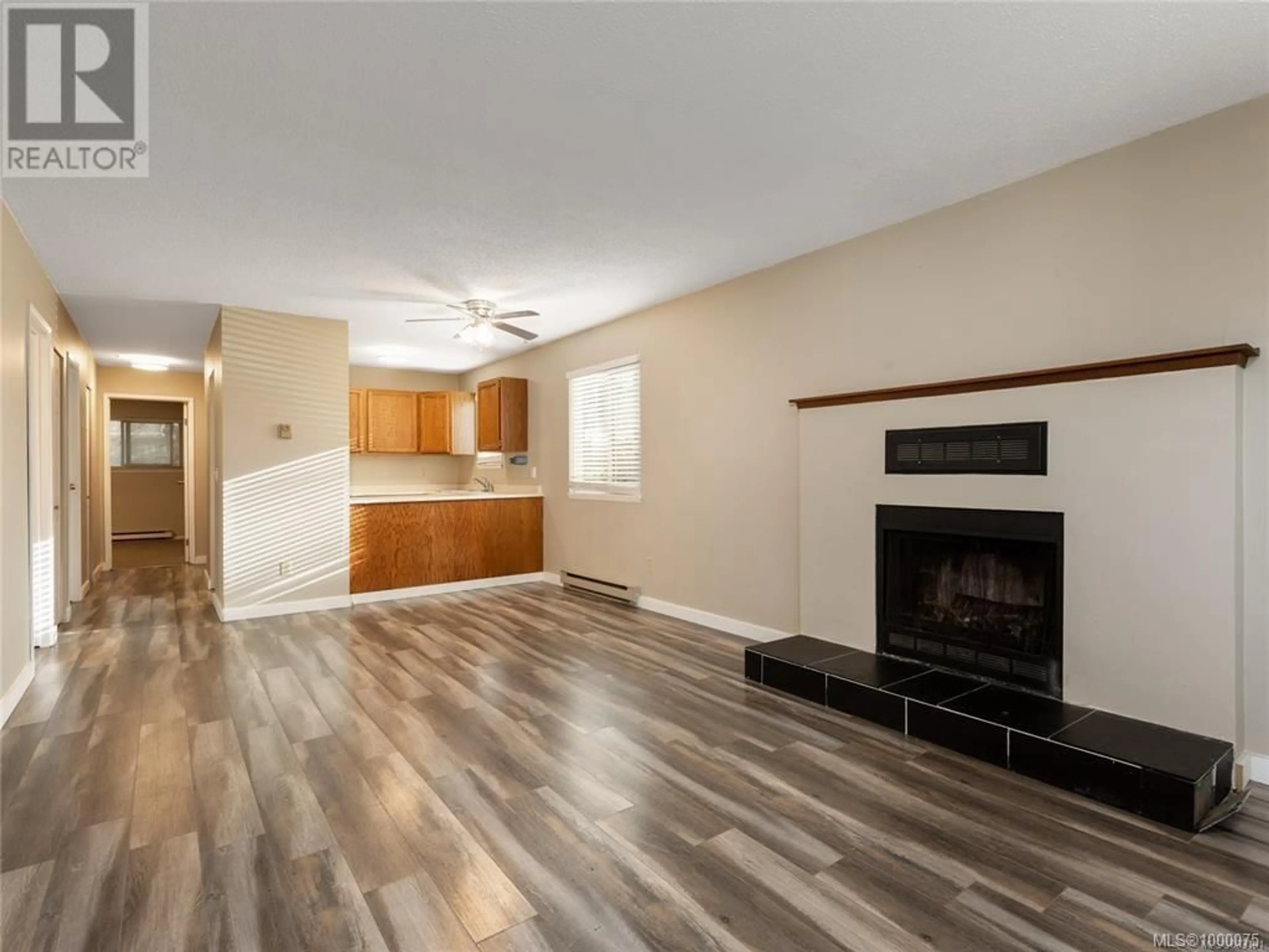 Living room with furniture, wood/laminate floor for 3752 ARGYLE WAY, Port Alberni British Columbia V9Y8A6