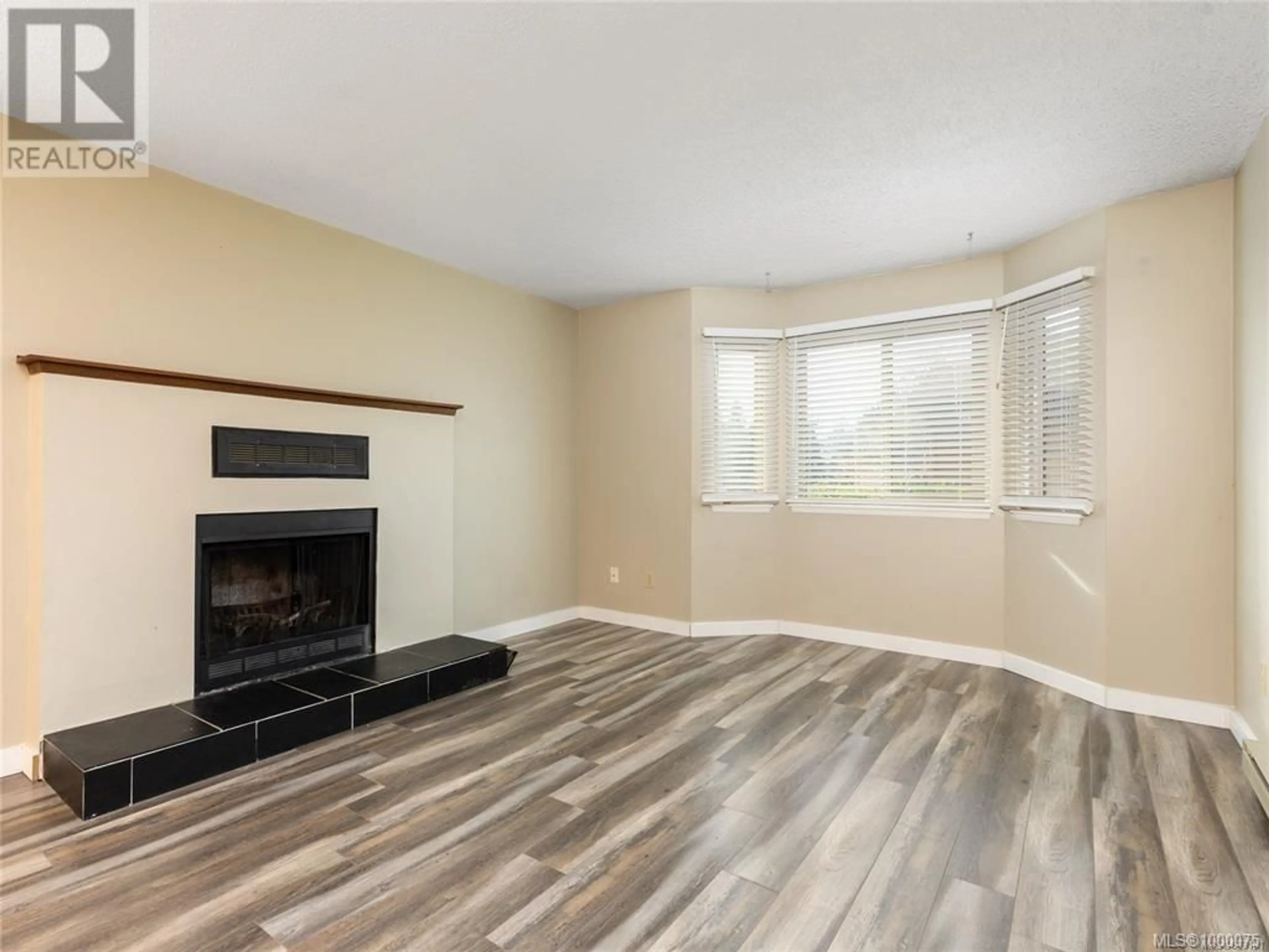 Living room with furniture, wood/laminate floor for 3752 ARGYLE WAY, Port Alberni British Columbia V9Y8A6