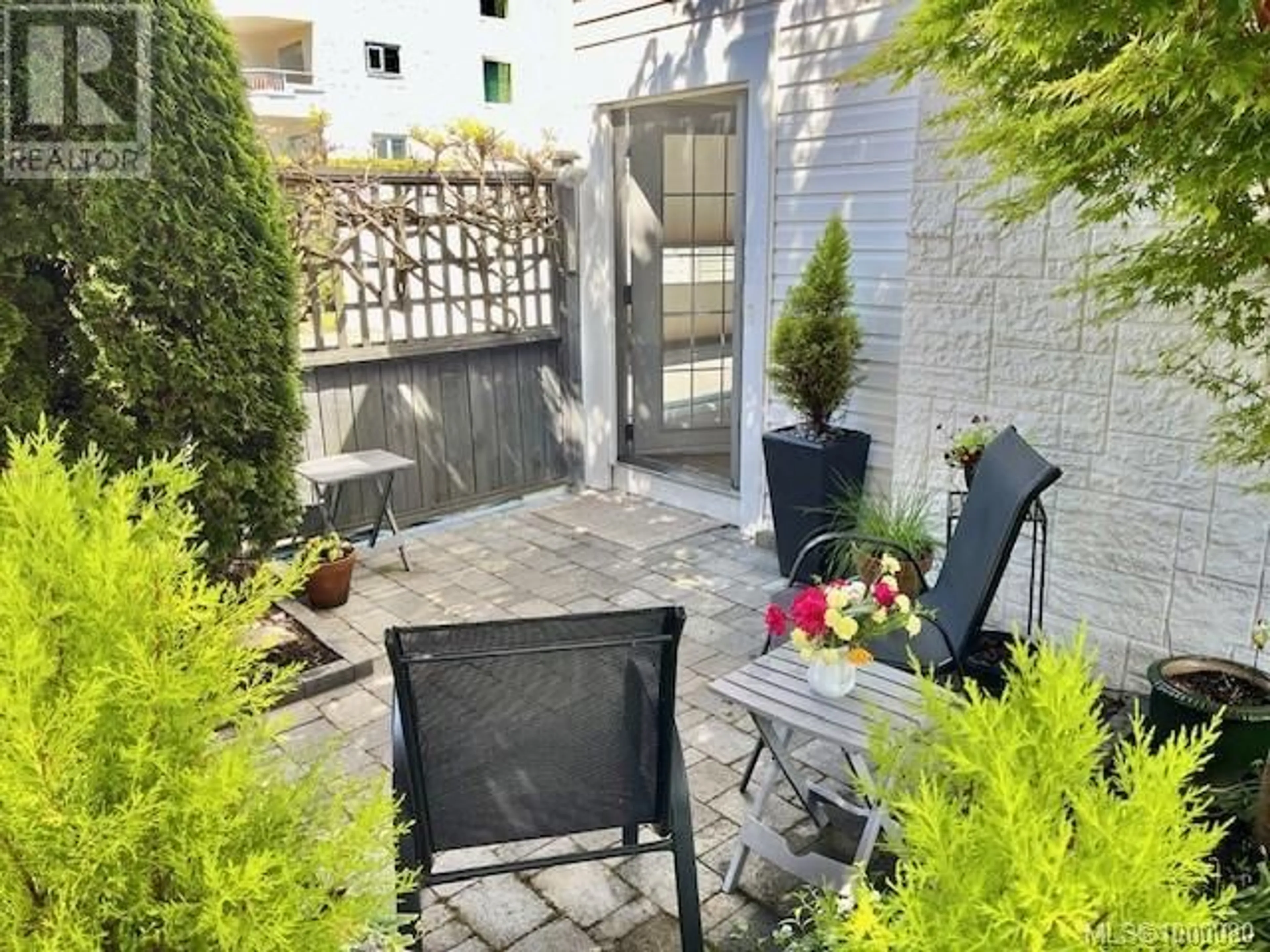 Patio, street for 101 - 2660 CURRIE ROAD, Oak Bay British Columbia V8S3C1