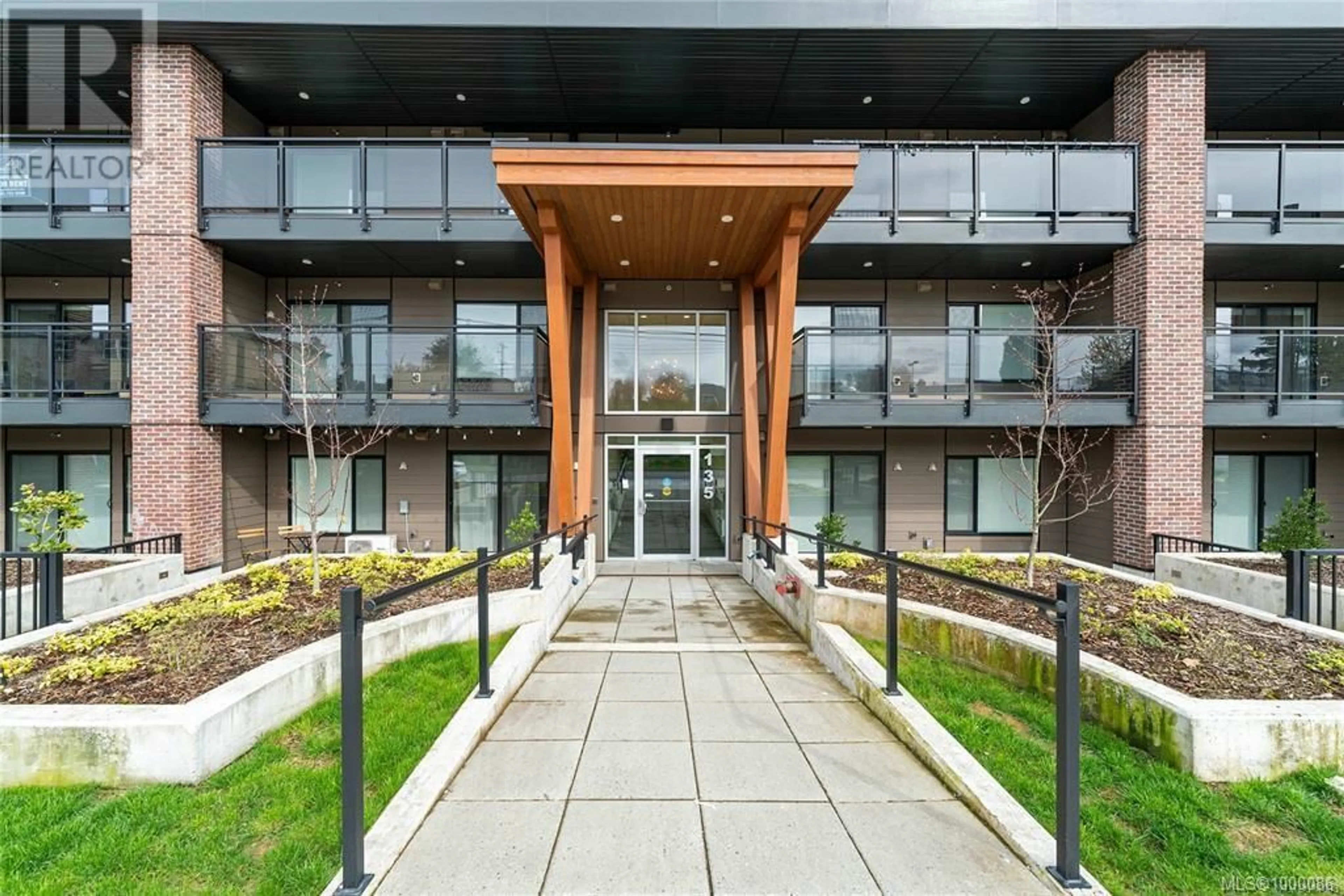 Indoor foyer for 207 - 135 HALIBURTON STREET, Nanaimo British Columbia V9R4V9