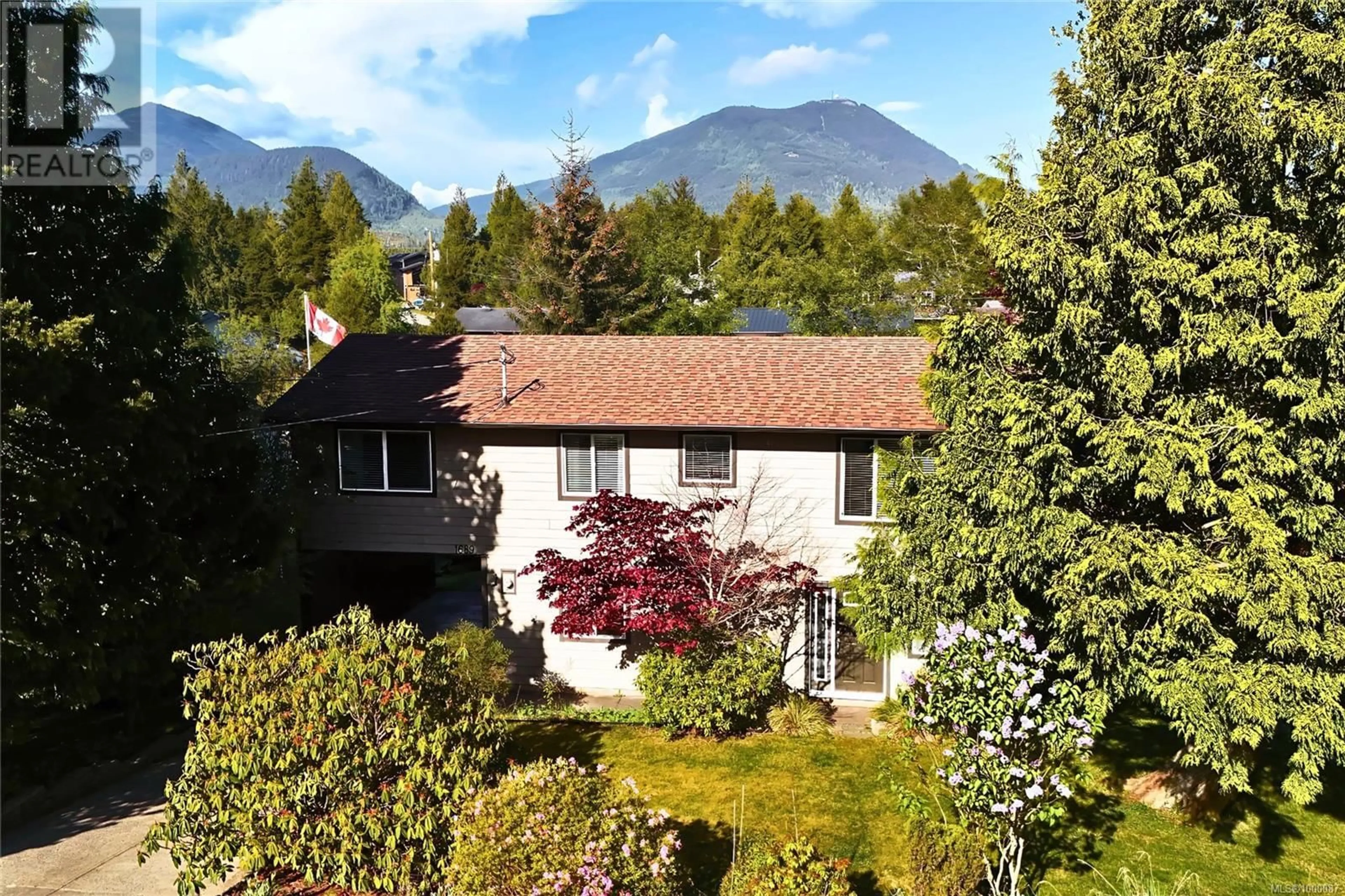 A pic from outside/outdoor area/front of a property/back of a property/a pic from drone, mountain view for 1689 BAY STREET, Ucluelet British Columbia V0R3A0