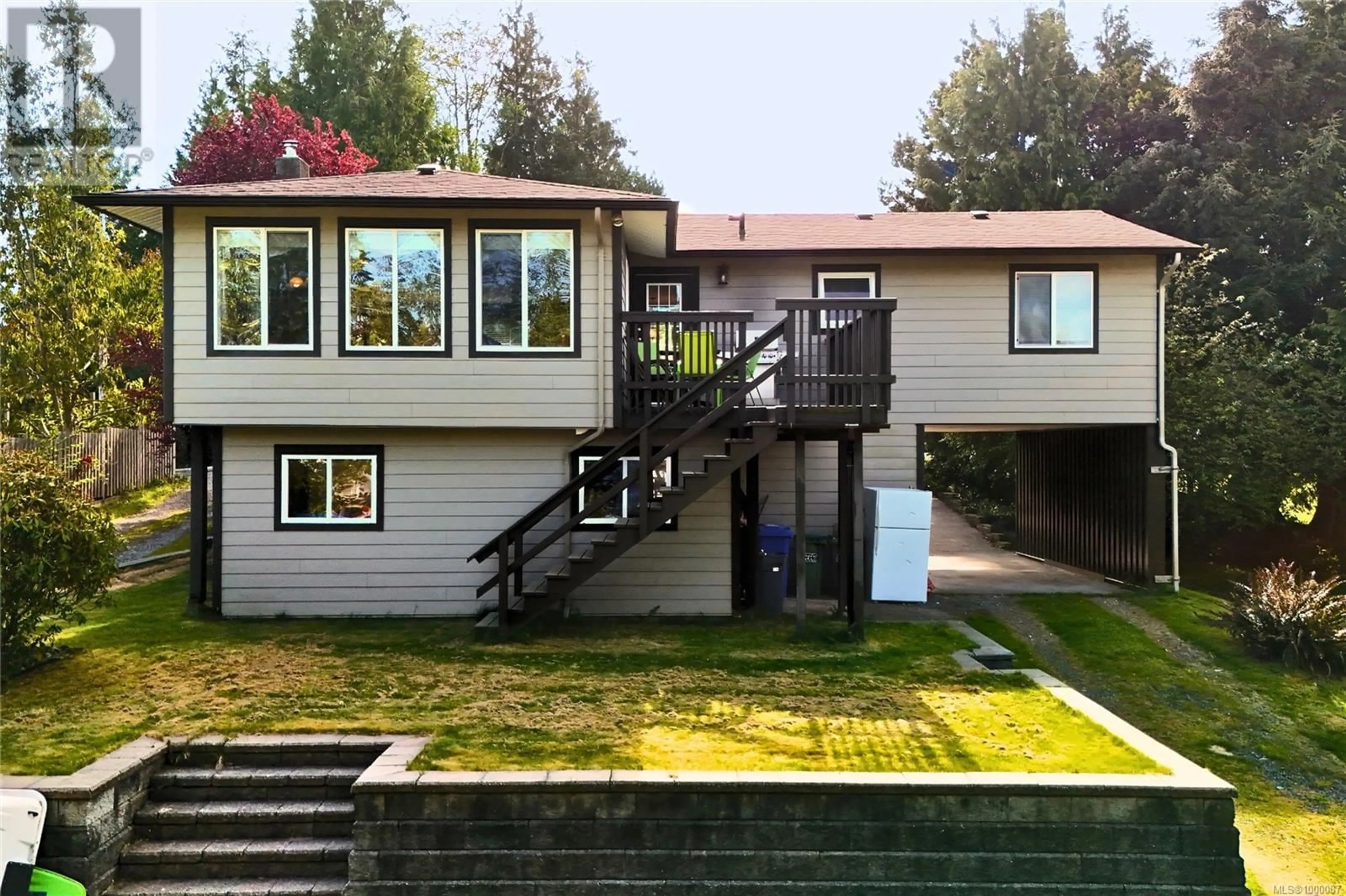 Home with vinyl exterior material, street for 1689 BAY STREET, Ucluelet British Columbia V0R3A0