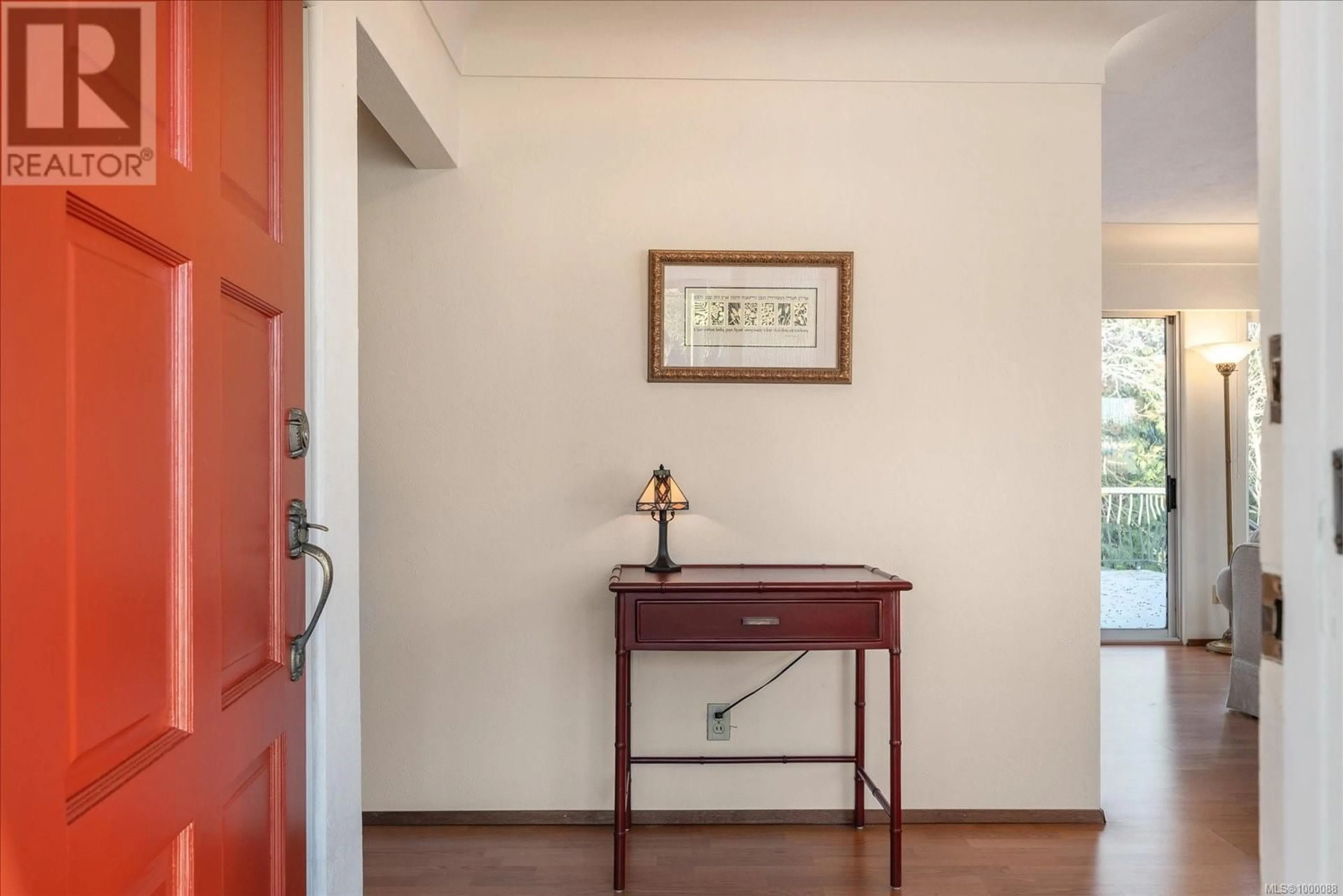 Indoor foyer for 950 BEACH DRIVE, Nanaimo British Columbia V9S2Y3