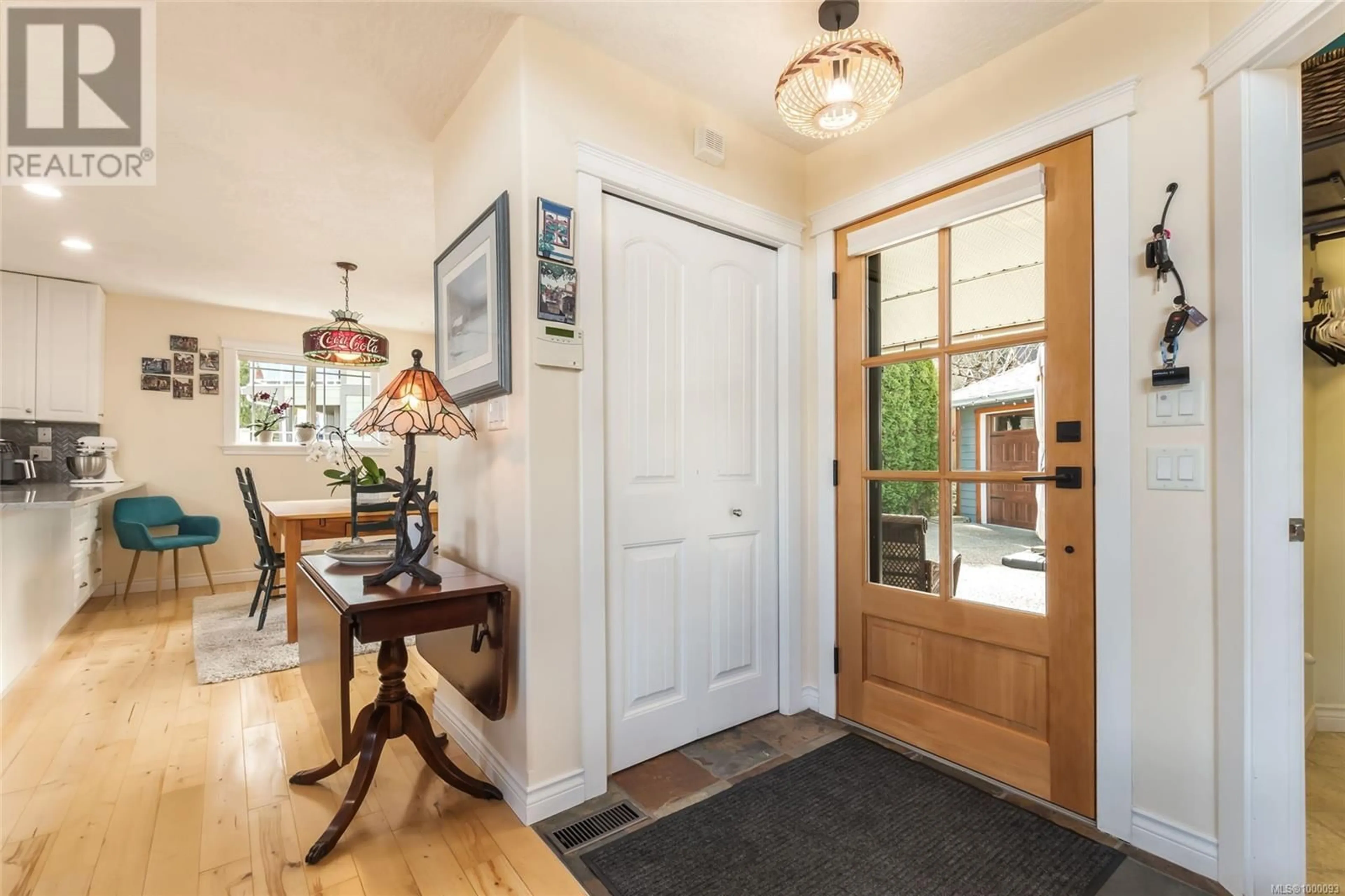 Indoor entryway for 6000 STONEHAVEN DRIVE, Duncan British Columbia V9L0A2