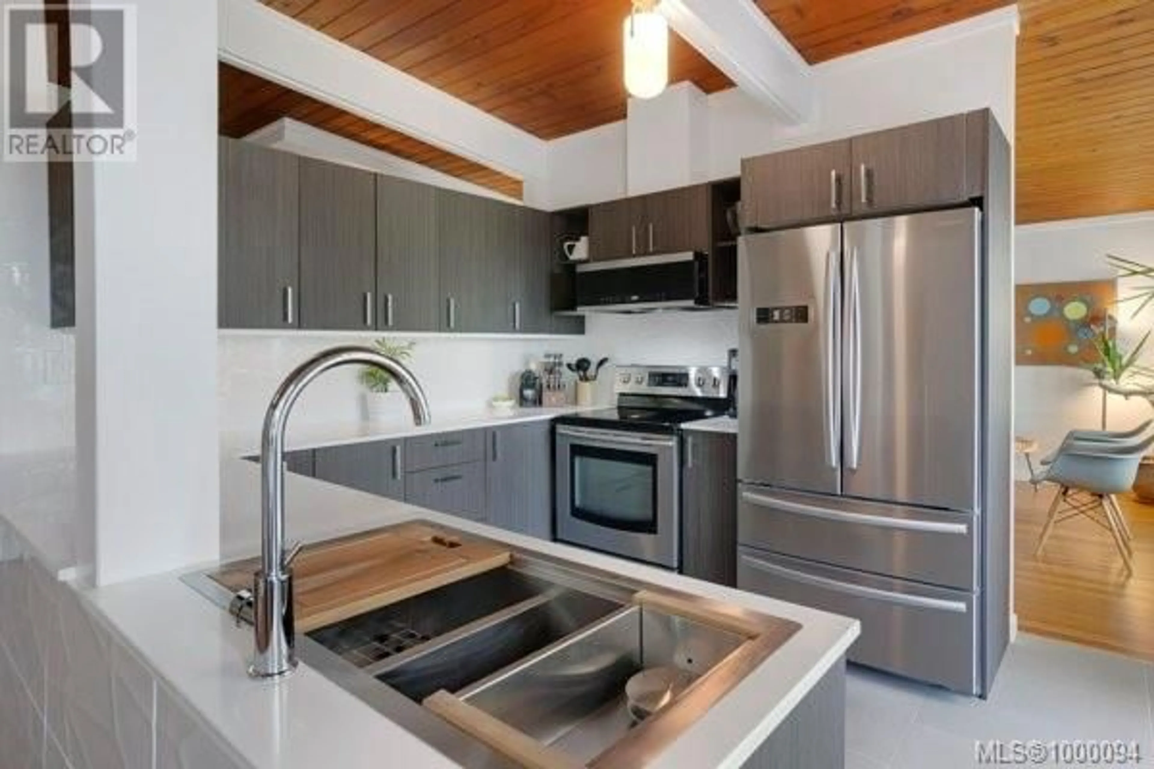 Contemporary kitchen, unknown for 2910 HALIDAY CRESCENT, Nanaimo British Columbia V9T1B1