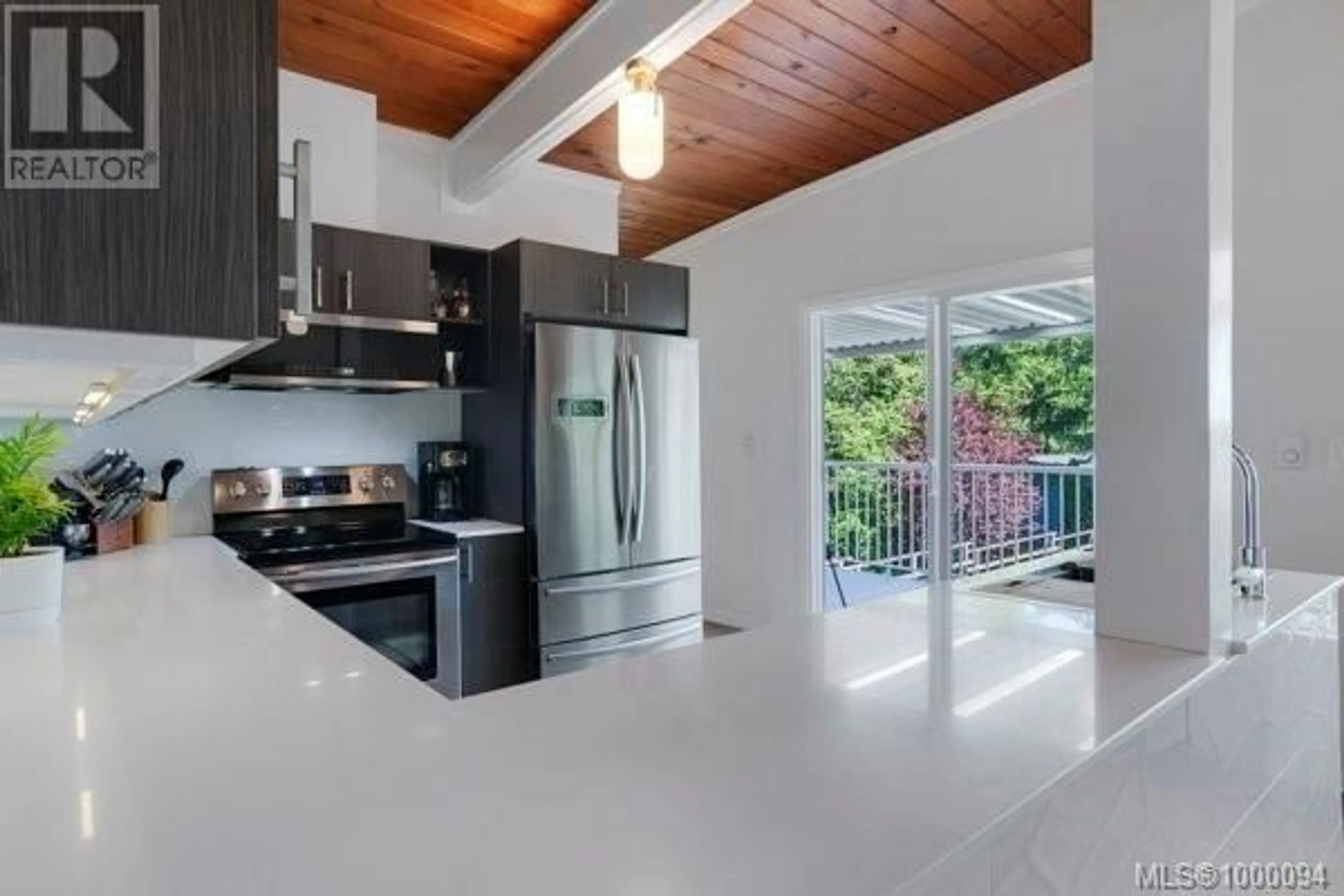 Open concept kitchen, ceramic/tile floor for 2910 HALIDAY CRESCENT, Nanaimo British Columbia V9T1B1