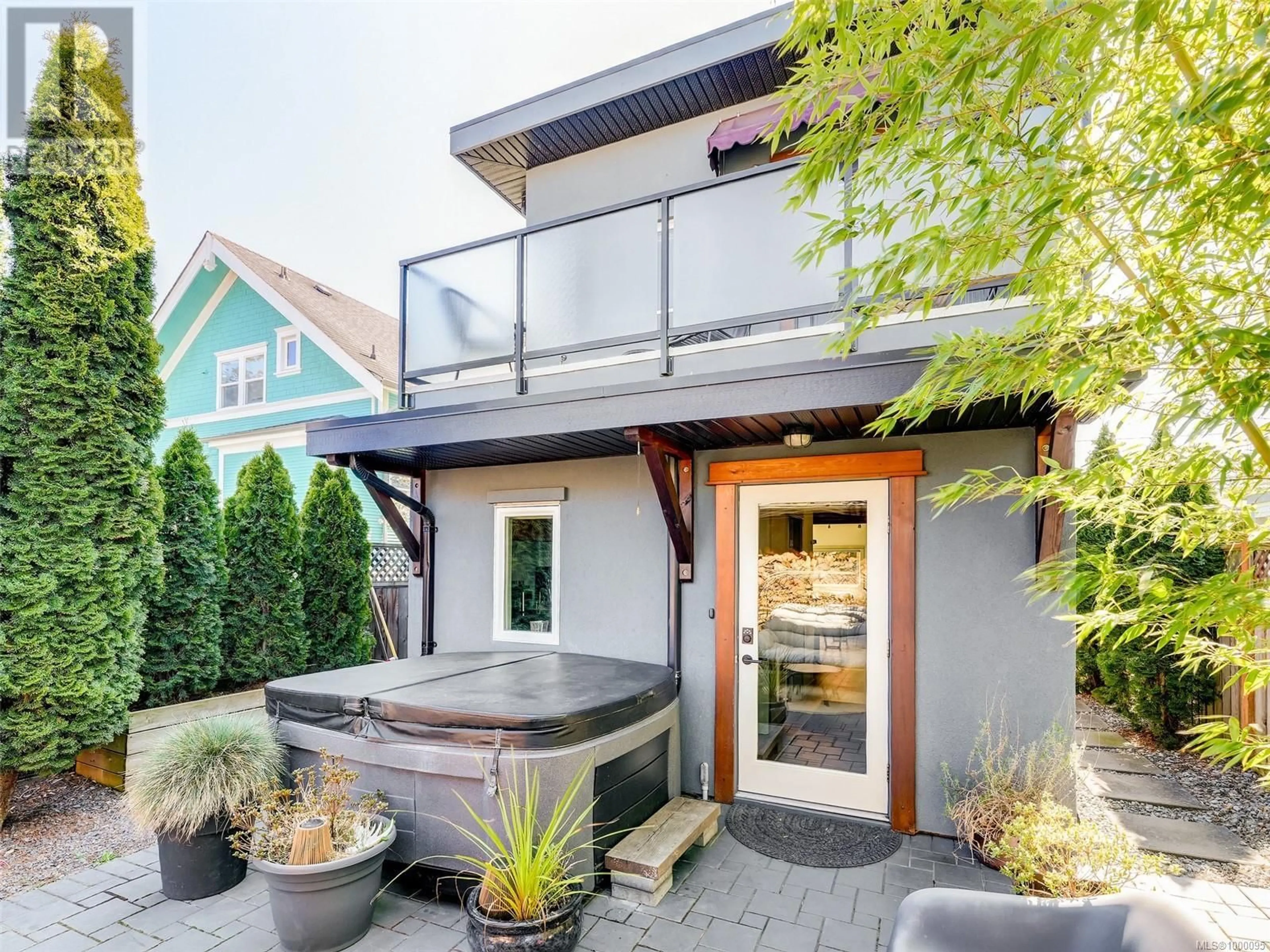 Unknown for 282 BURNSIDE ROAD EAST, Victoria British Columbia V9A1A3