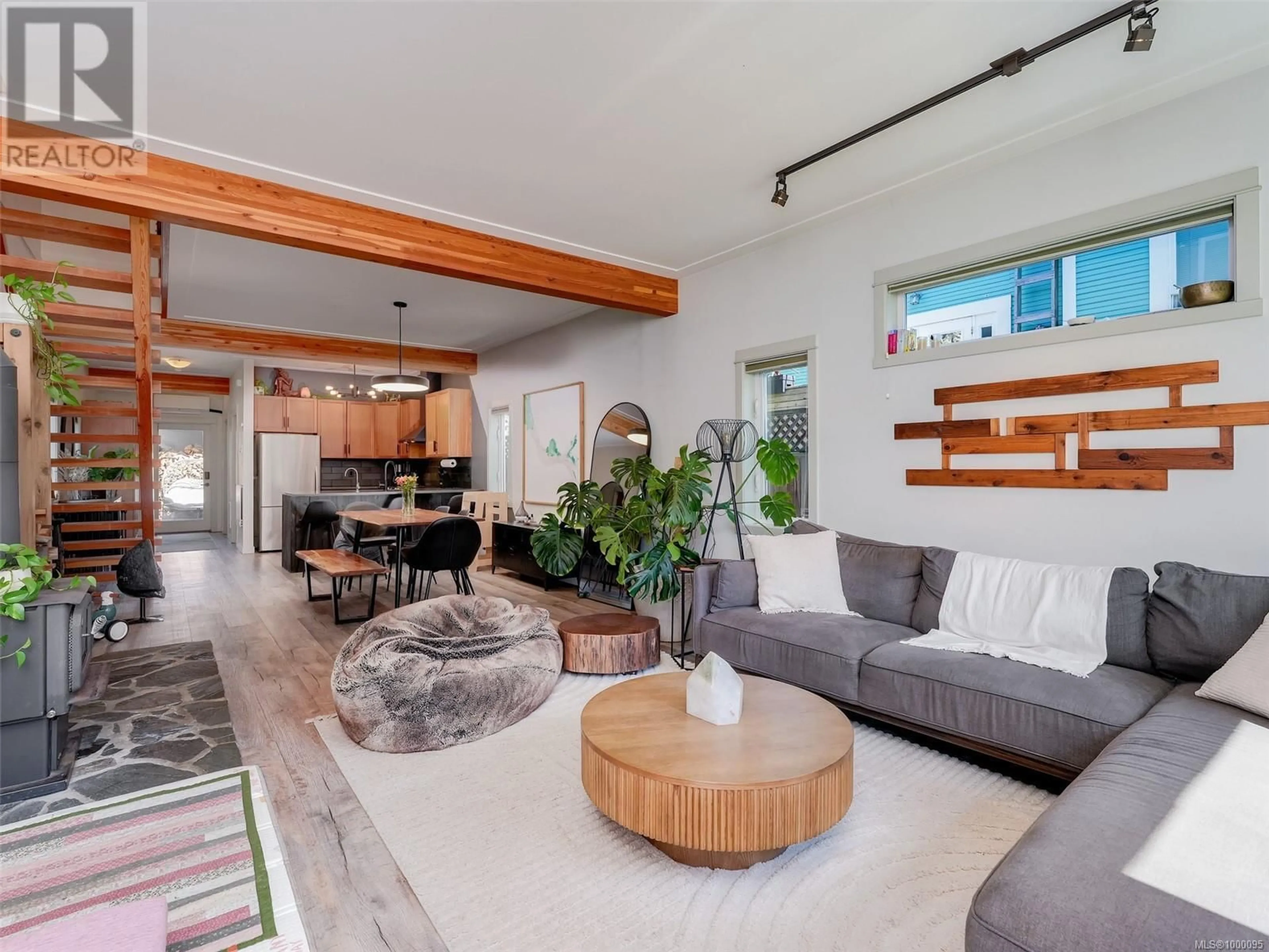 Living room with furniture, unknown for 282 BURNSIDE ROAD EAST, Victoria British Columbia V9A1A3