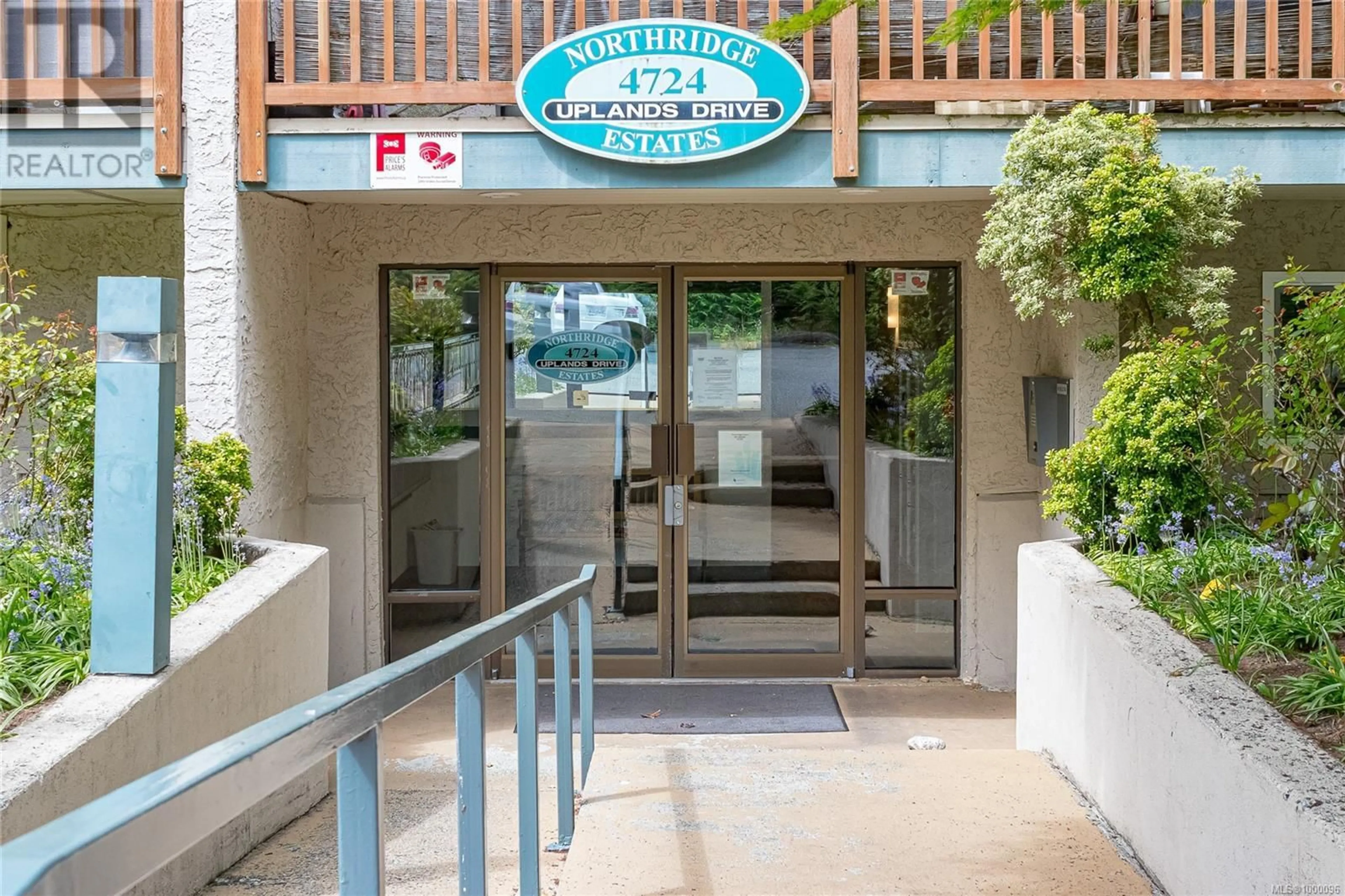 Indoor foyer for 310 - 4724 UPLANDS DRIVE, Nanaimo British Columbia V9T4S8