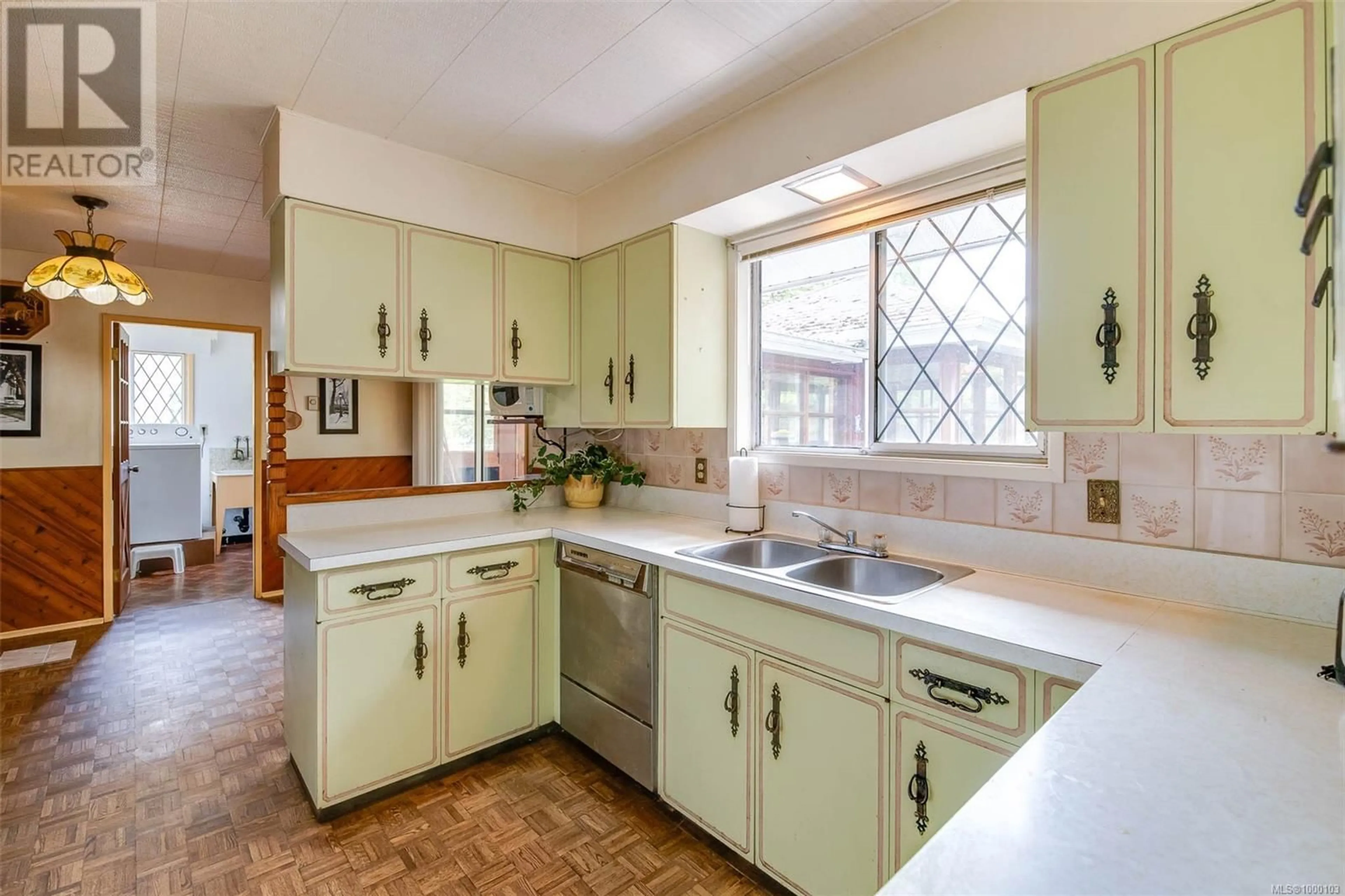 Standard kitchen, ceramic/tile floor for 6274 FERGUSON ROAD, Port Alberni British Columbia V9Y8L4