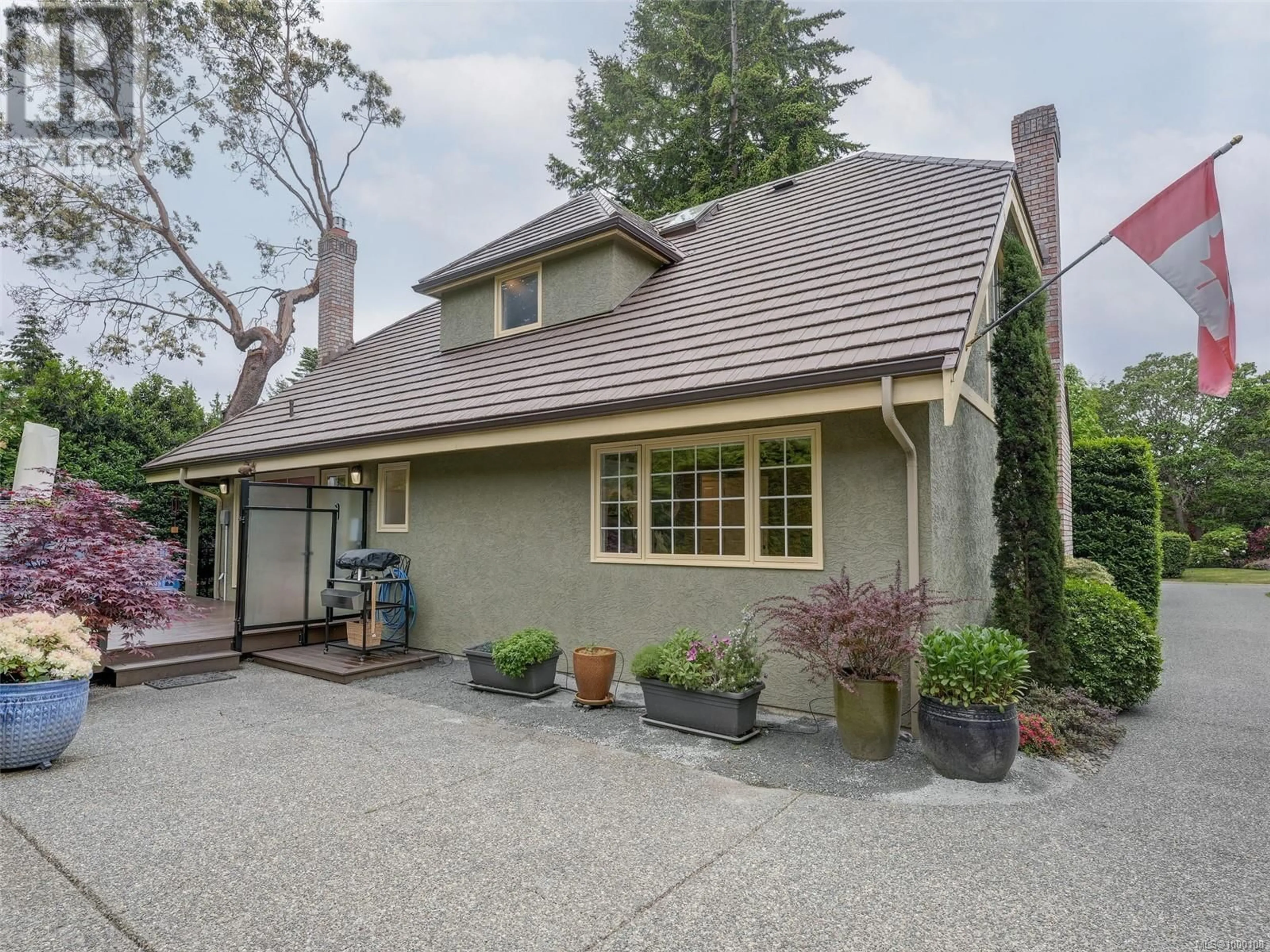 Home with vinyl exterior material, street for 3949 SCOLTON LANE, Saanich British Columbia V8N6J6