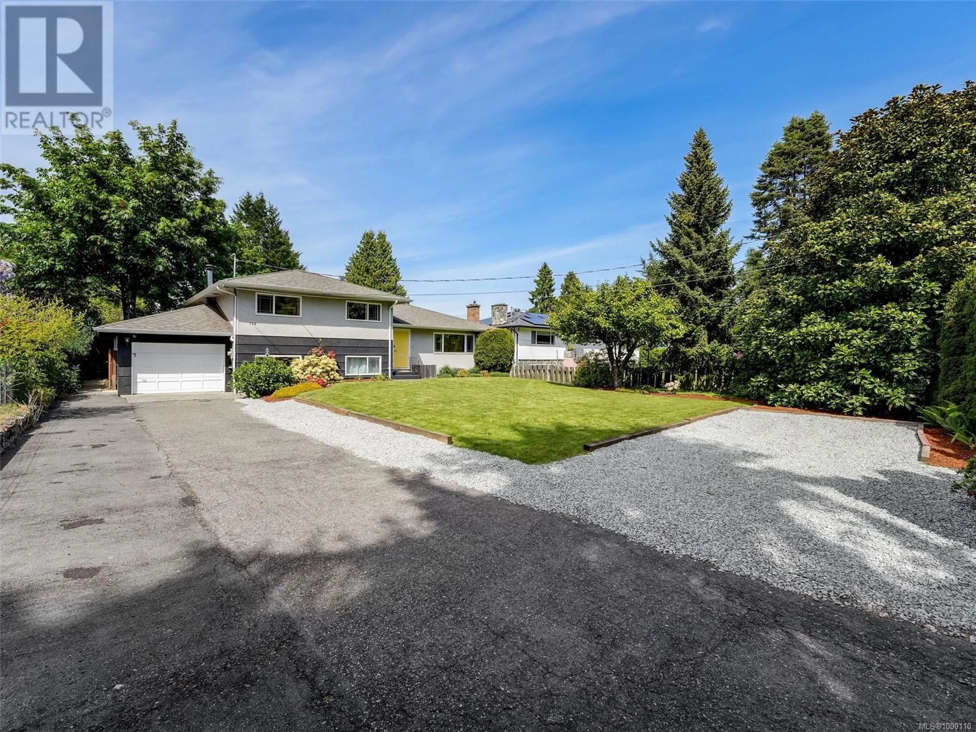 A pic from outside/outdoor area/front of a property/back of a property/a pic from drone, street for 770 SAYWARD ROAD, Saanich British Columbia V8Y1R2