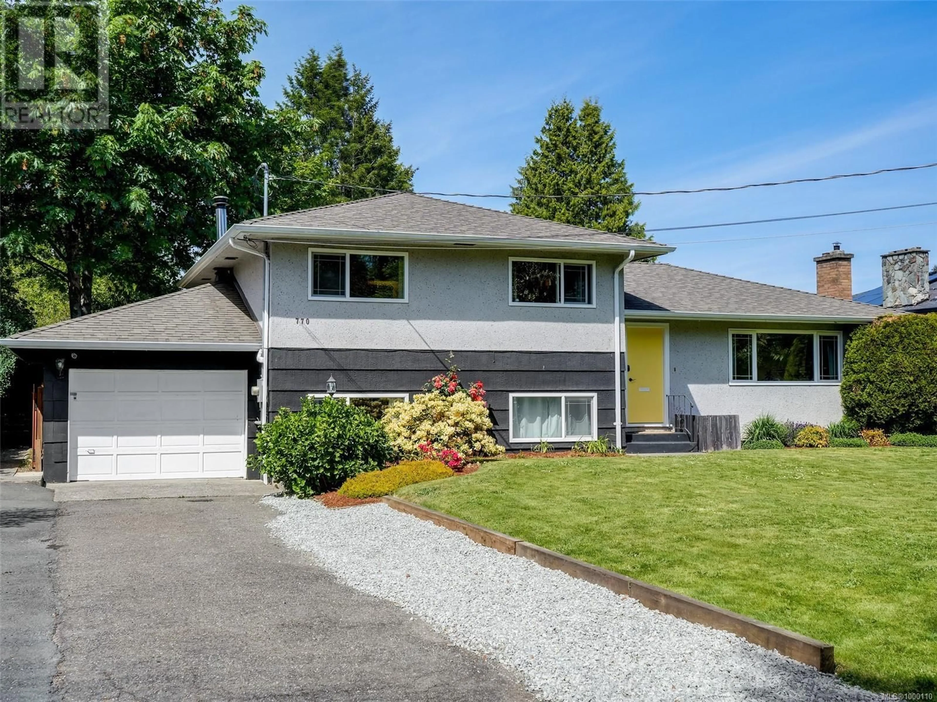 Home with vinyl exterior material, street for 770 SAYWARD ROAD, Saanich British Columbia V8Y1R2