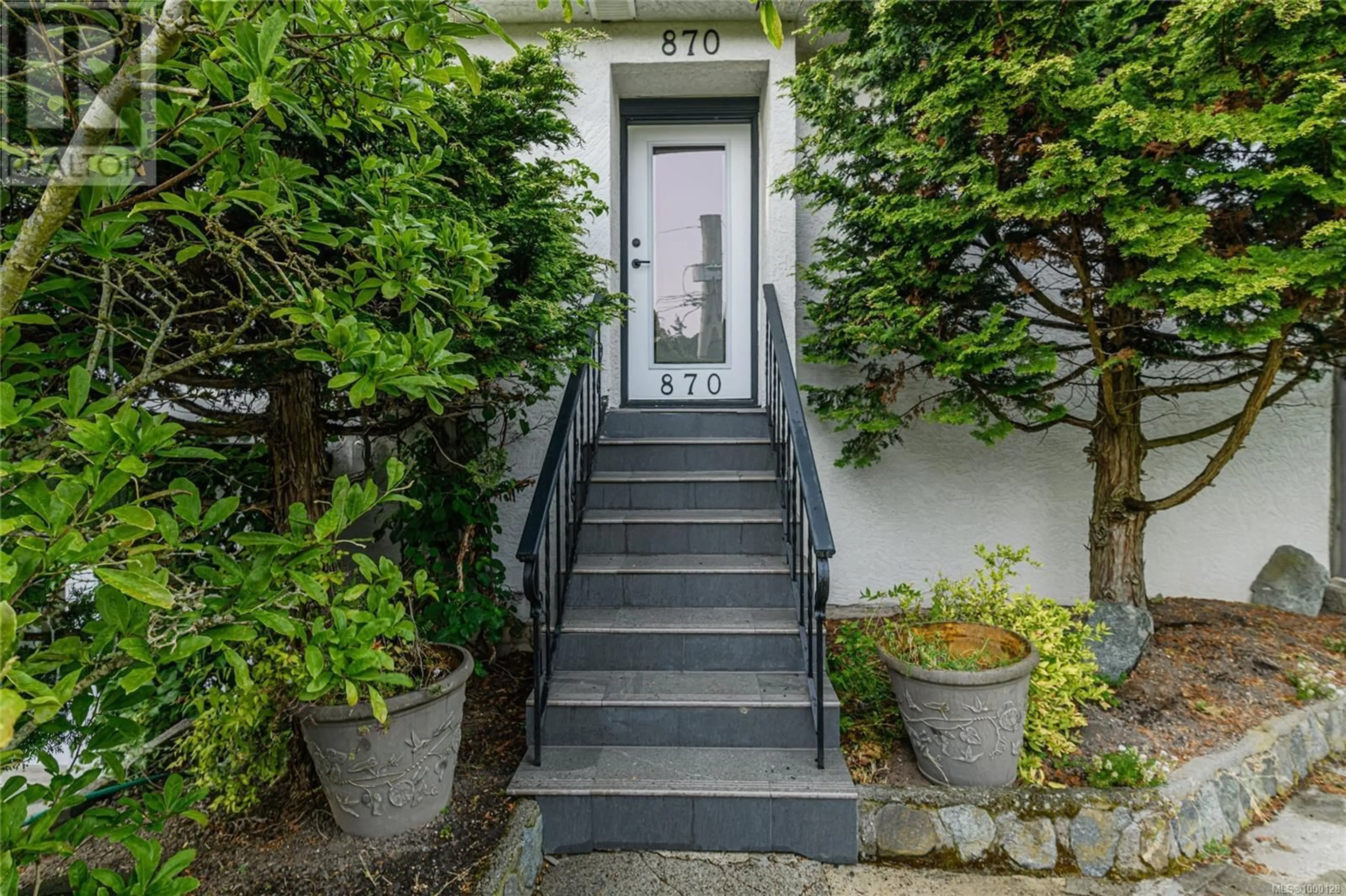 Unknown for 870 PENDENE PLACE, Saanich British Columbia V8X3A1