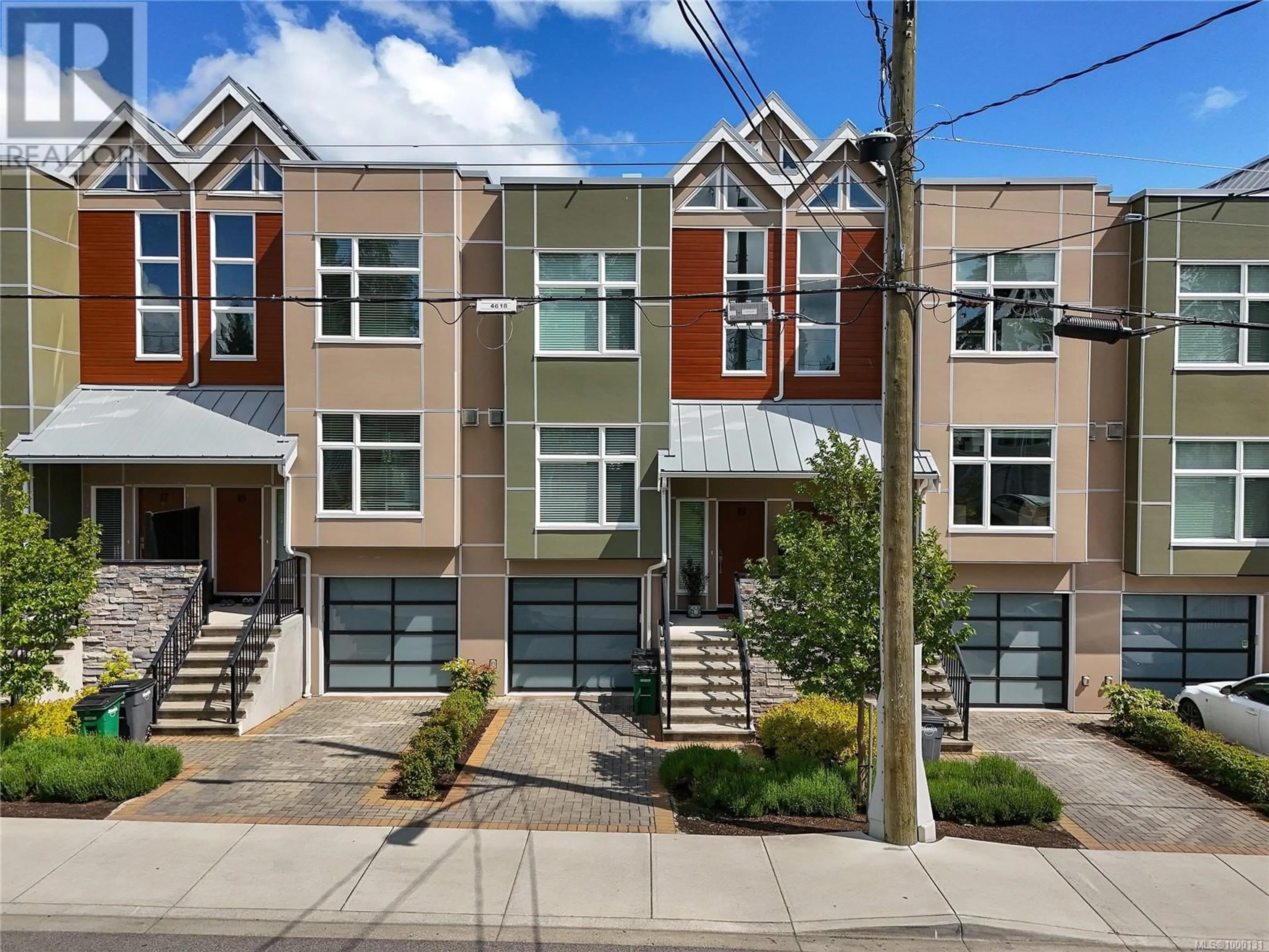 Home with brick exterior material, street for 19 - 4355 VIEWMONT AVENUE, Saanich British Columbia V8Z5K8