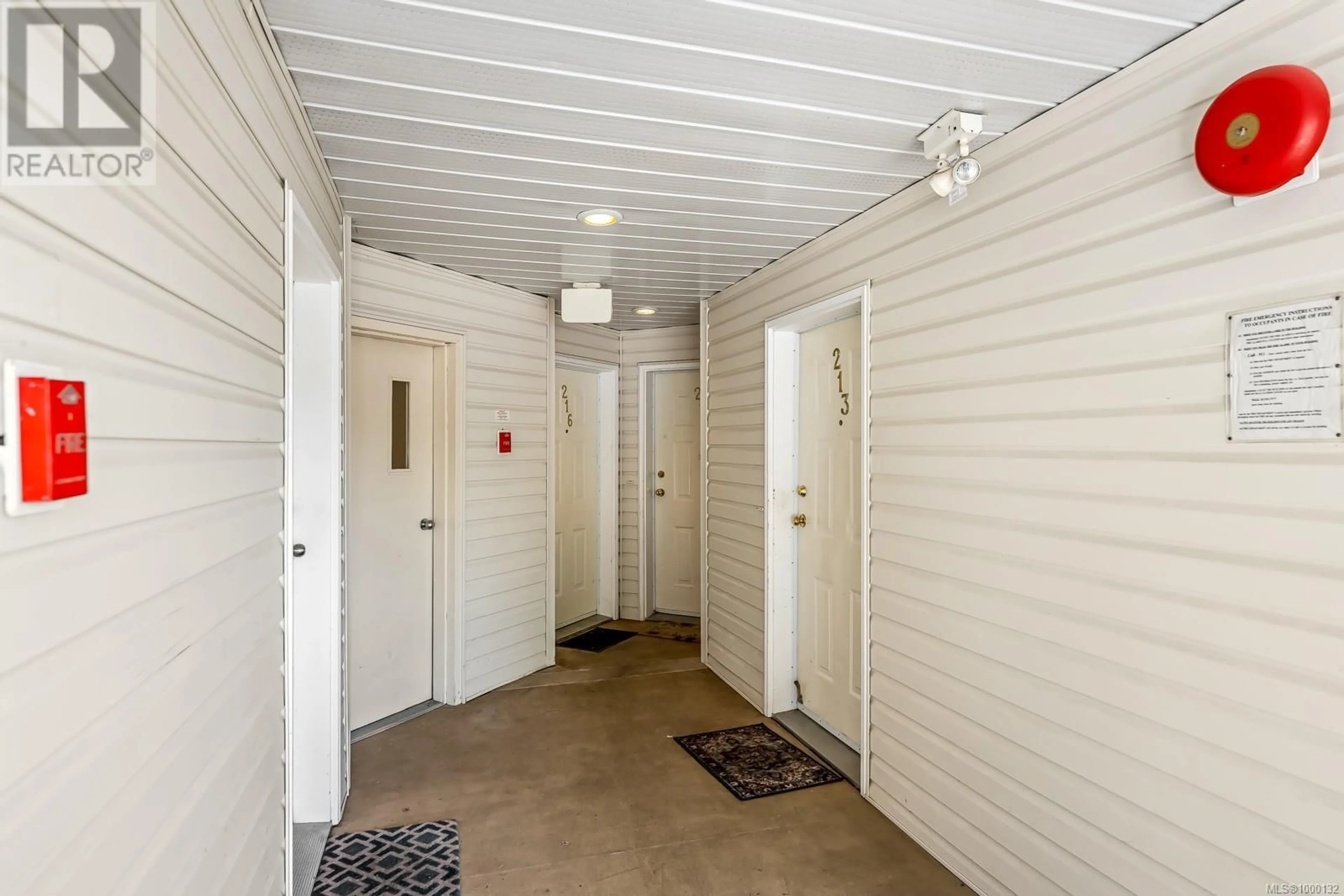 Indoor foyer for 213 - 146 BACK ROAD, Courtenay British Columbia V9N3W6