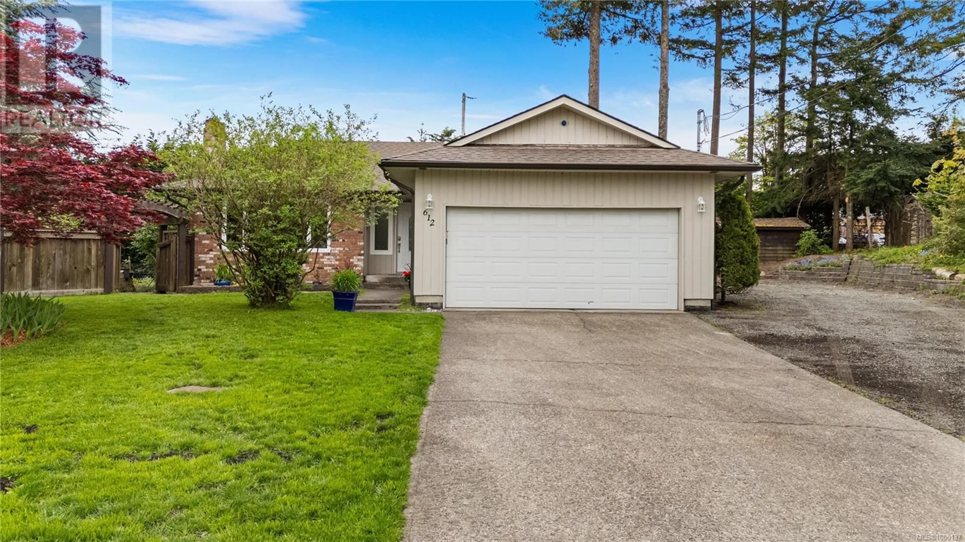 Home with vinyl exterior material, street for 612 CORMORANT PLACE, Campbell River British Columbia V9W6A6